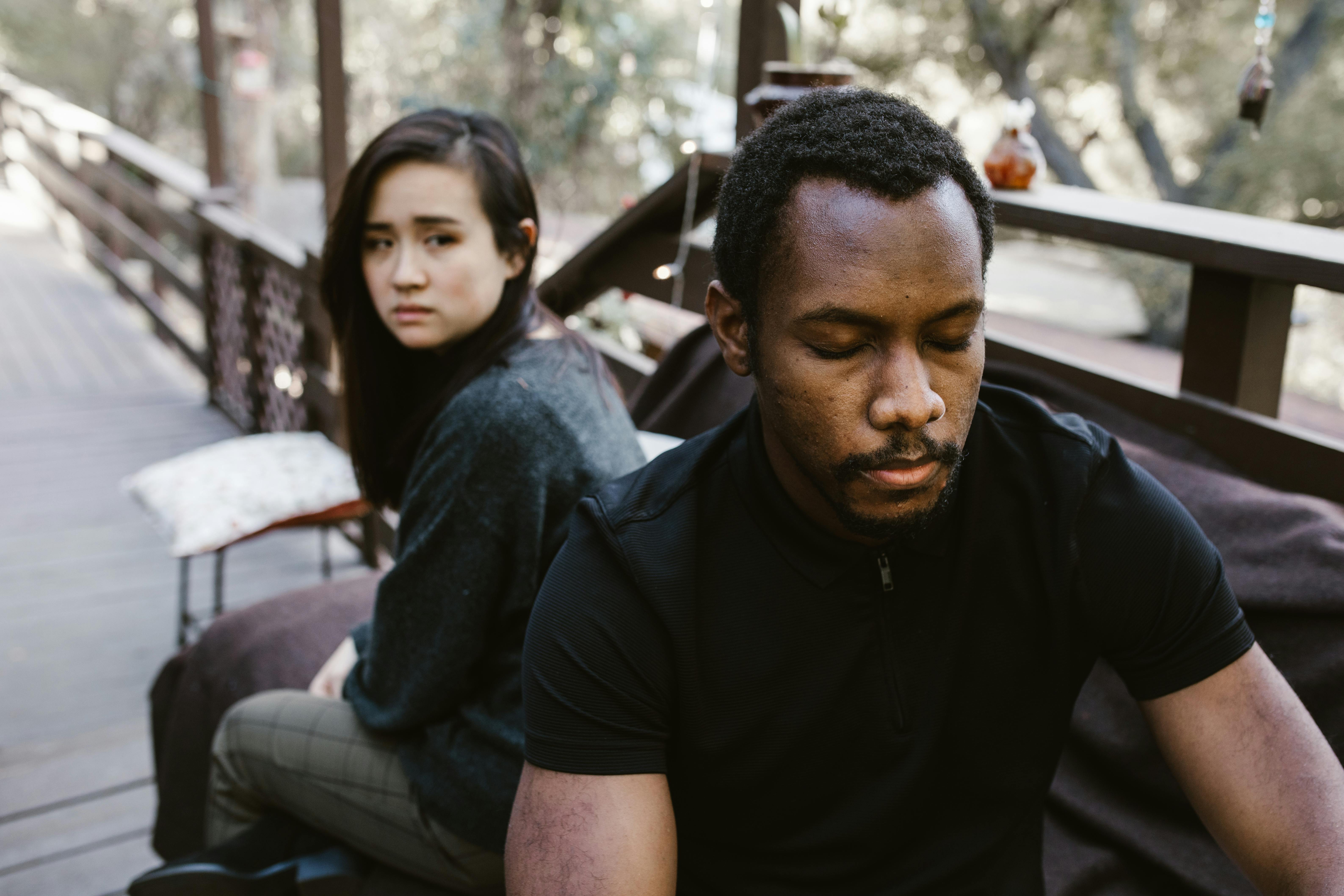 A couple looking tense | Source: Pexels