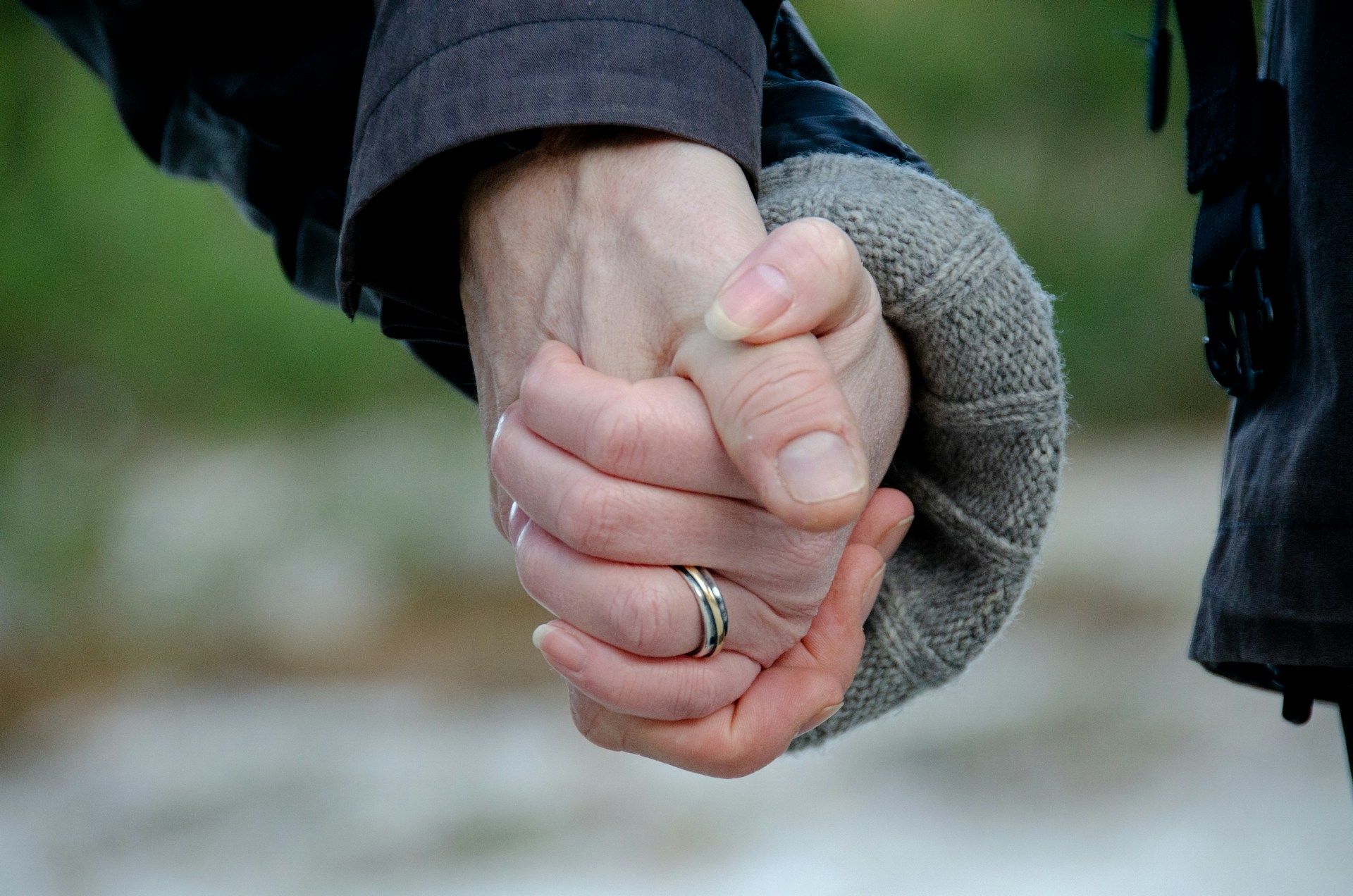 Close-up shot of a couple holding hands | Source: Unsplash
