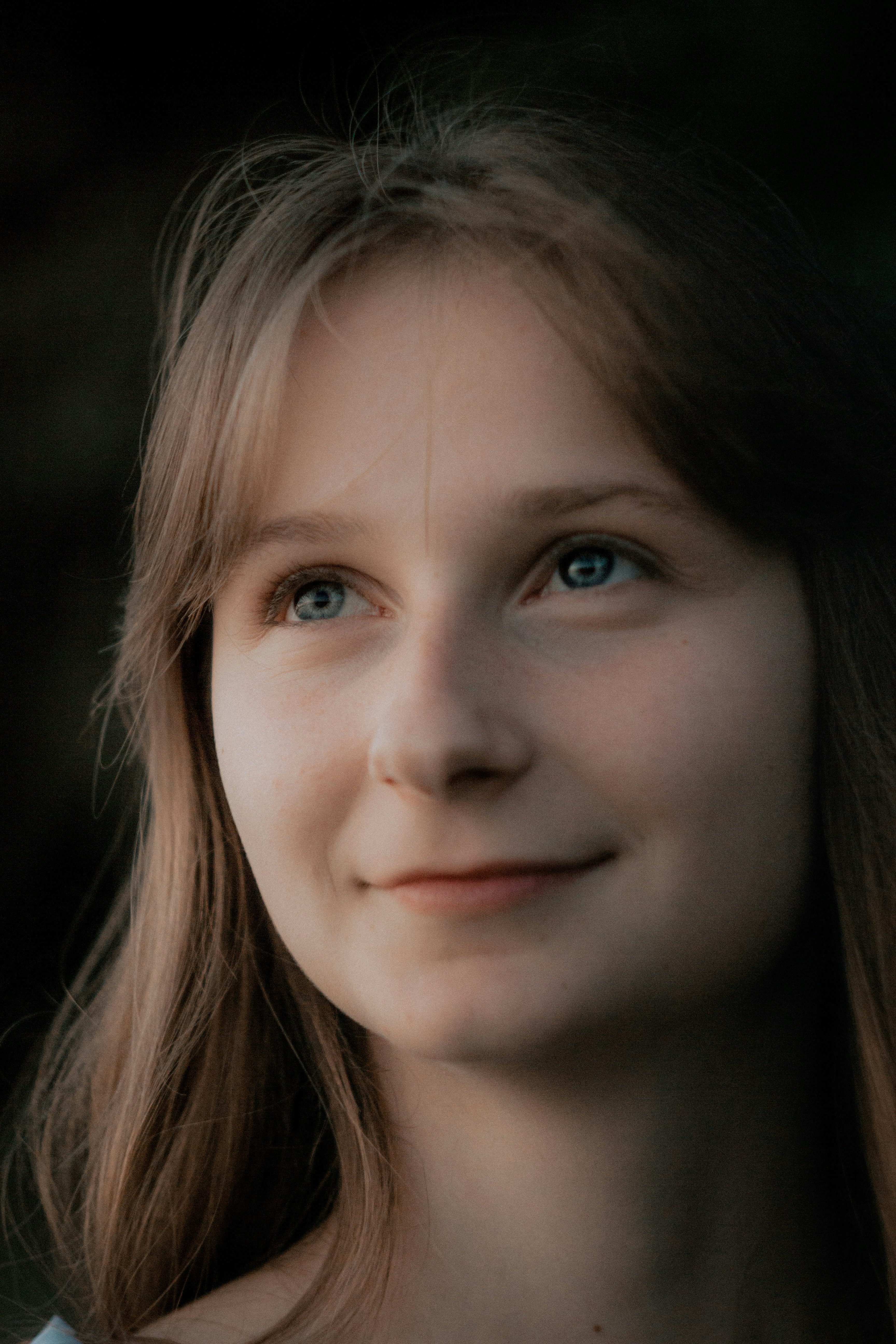 Uma adolescente sorridente | Fonte: Unsplash