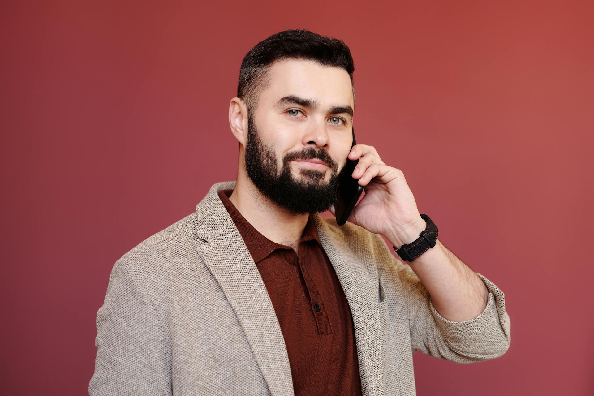 A man making a phone call | Source: Pexels