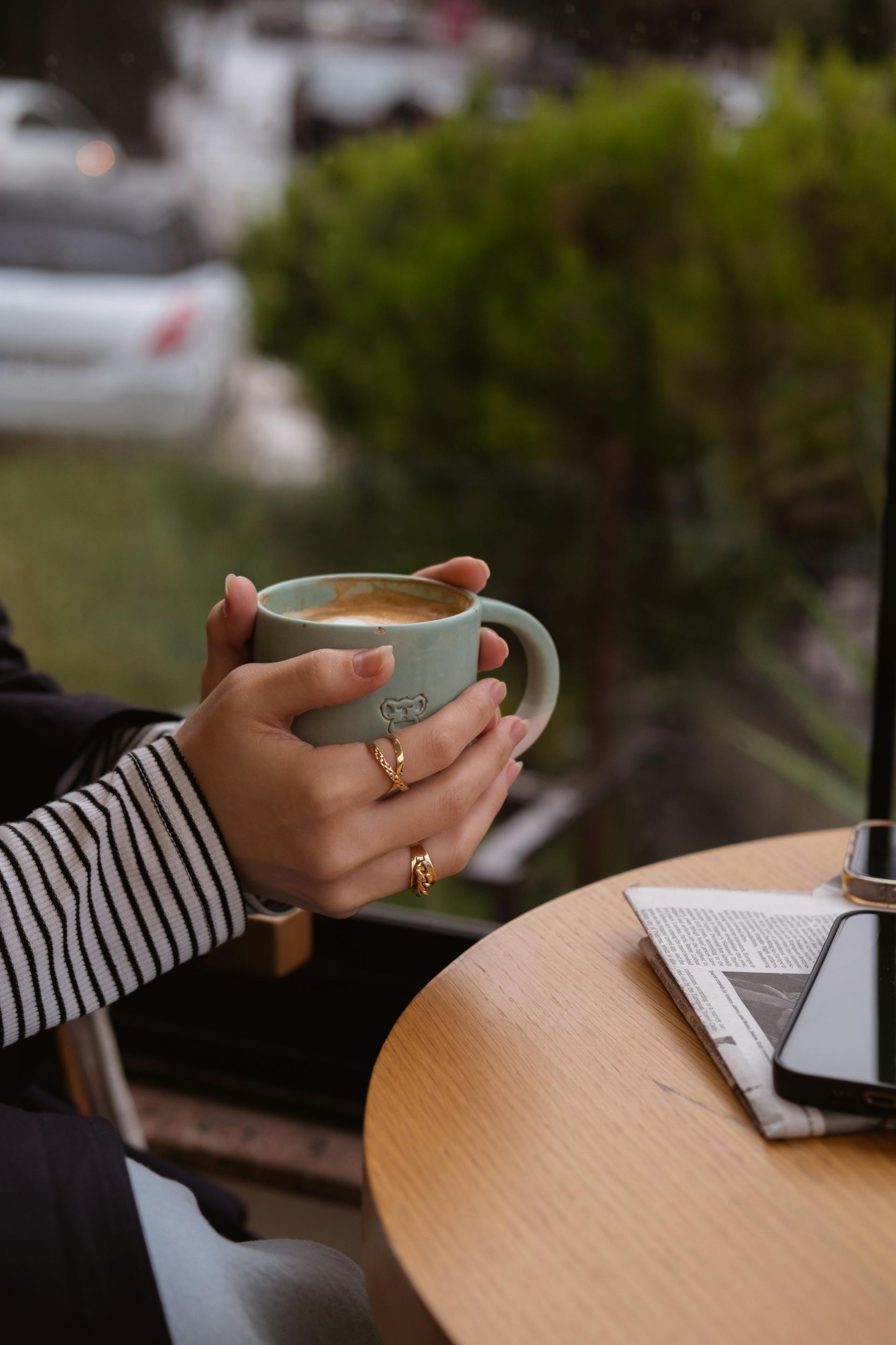 A woman holding a cup of coffee | Source: Pexels