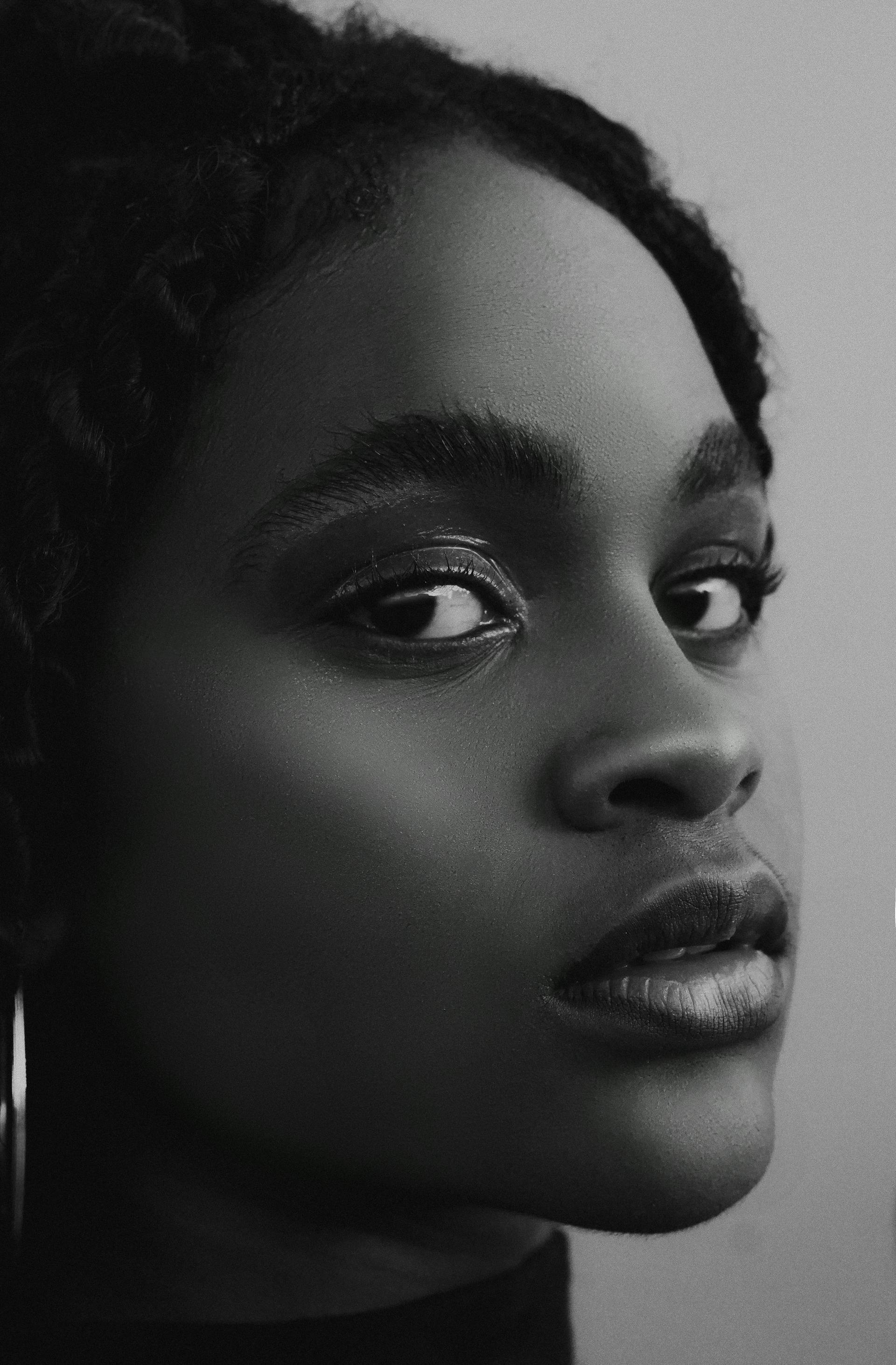 A stunned woman staring at someone | Source: Pexels