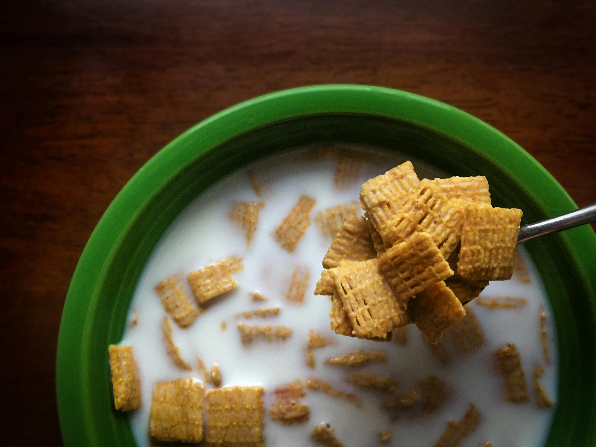 Cereal in a bowl of milk | Source: Pexels