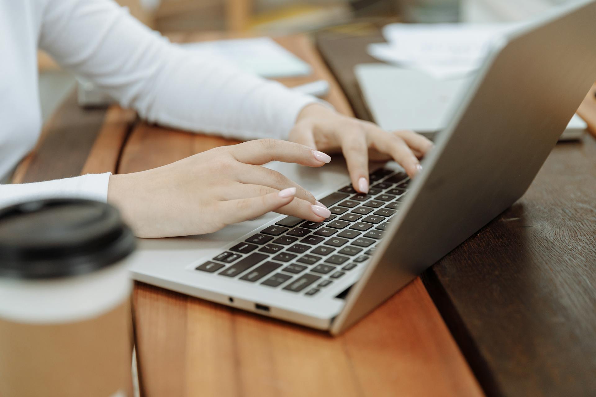 A woman typing on a laptop | Source: Pexels