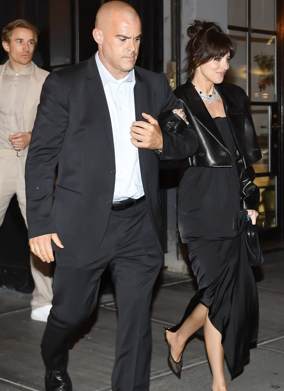 Dakota Johnson out in New York City on May 30, 2025 | Source: Instagram/deuxmoi
