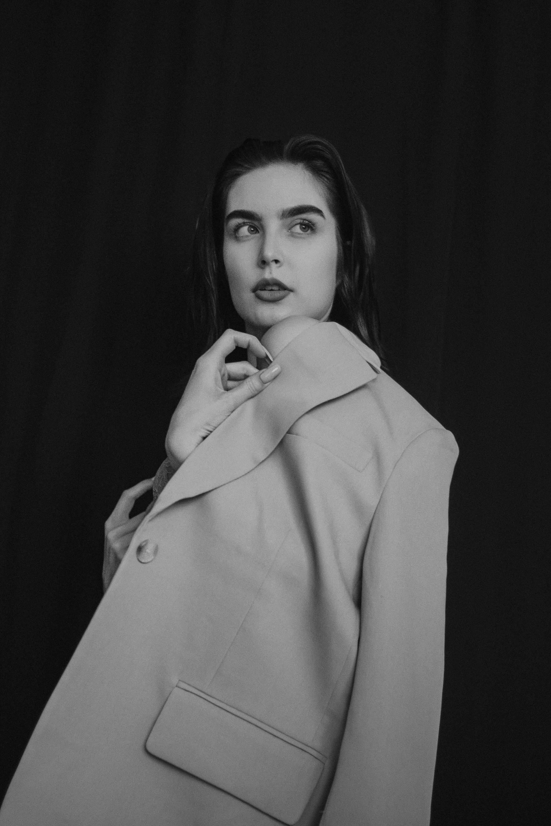 A woman wearing a coat | Source: Pexels