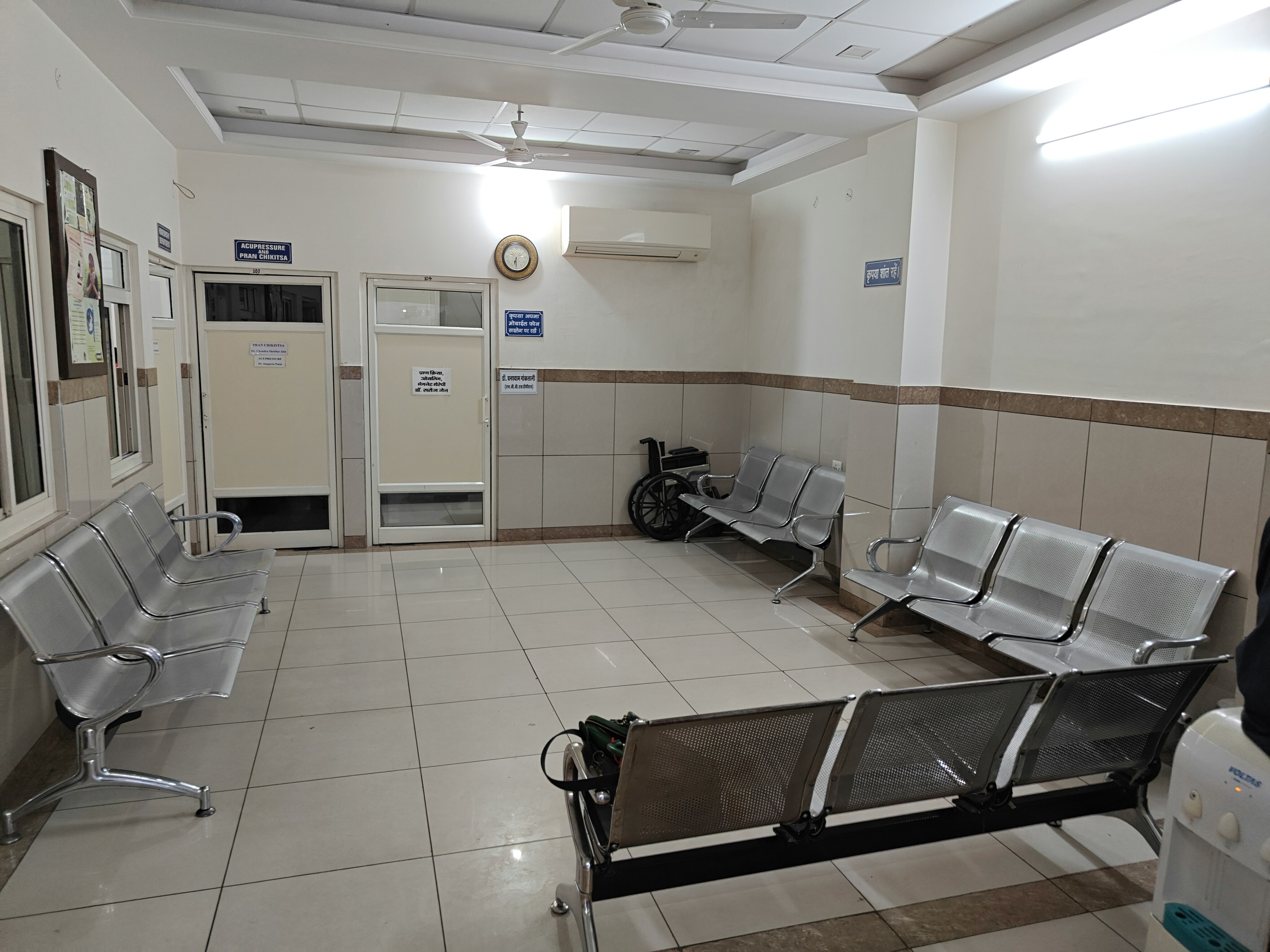 A hospital waiting room | Source: Unsplash