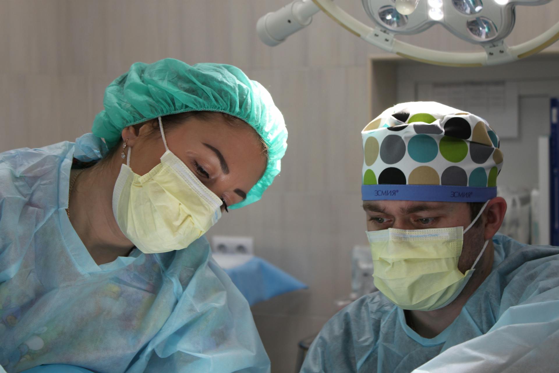 Surgeons in an operation theatre | Source: Pexels