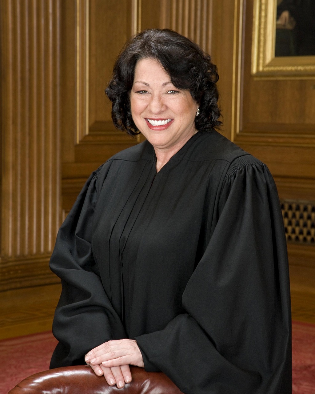 A smiling judge | Source: Pixabay