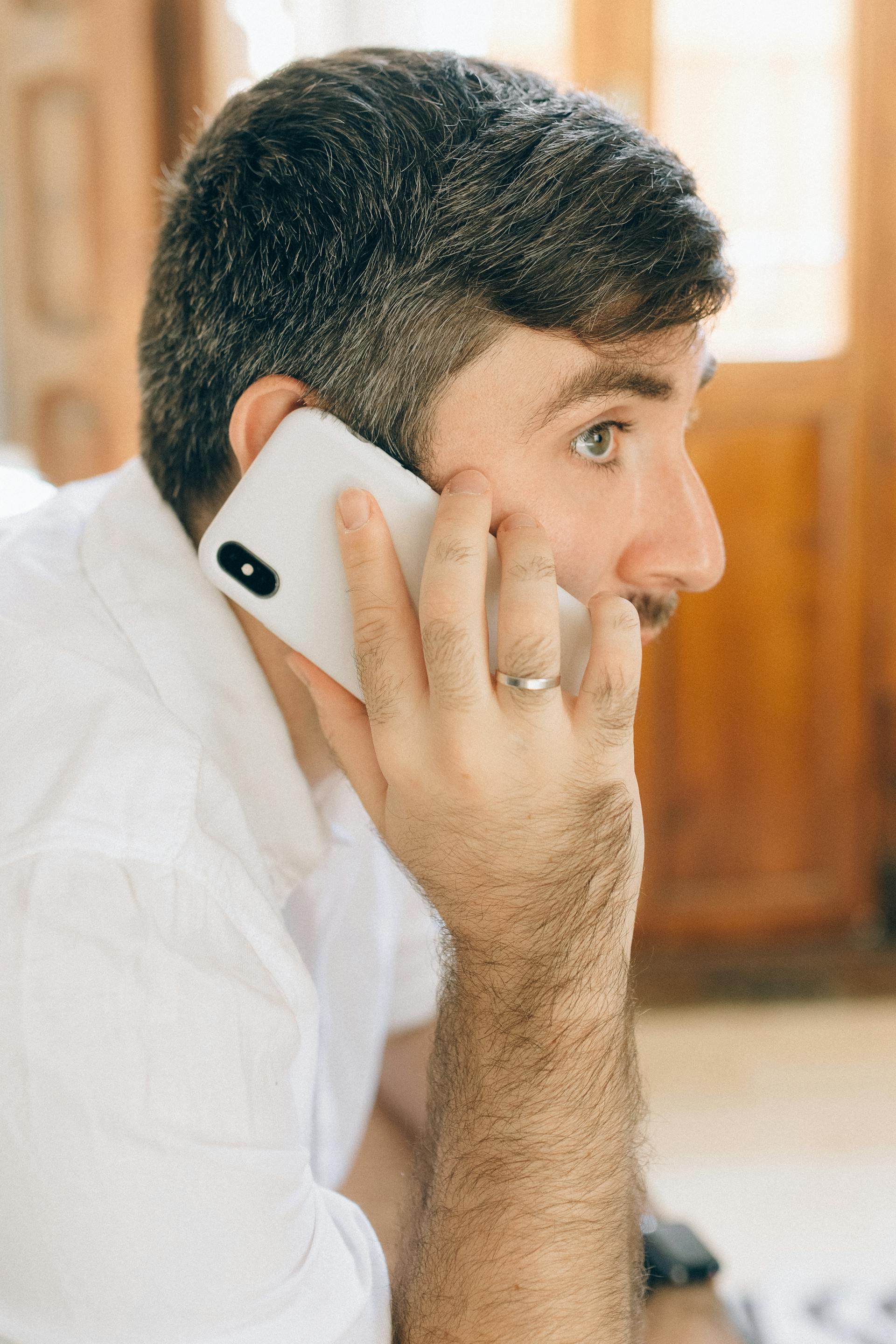A man speaking on his phone | Source: Pexels