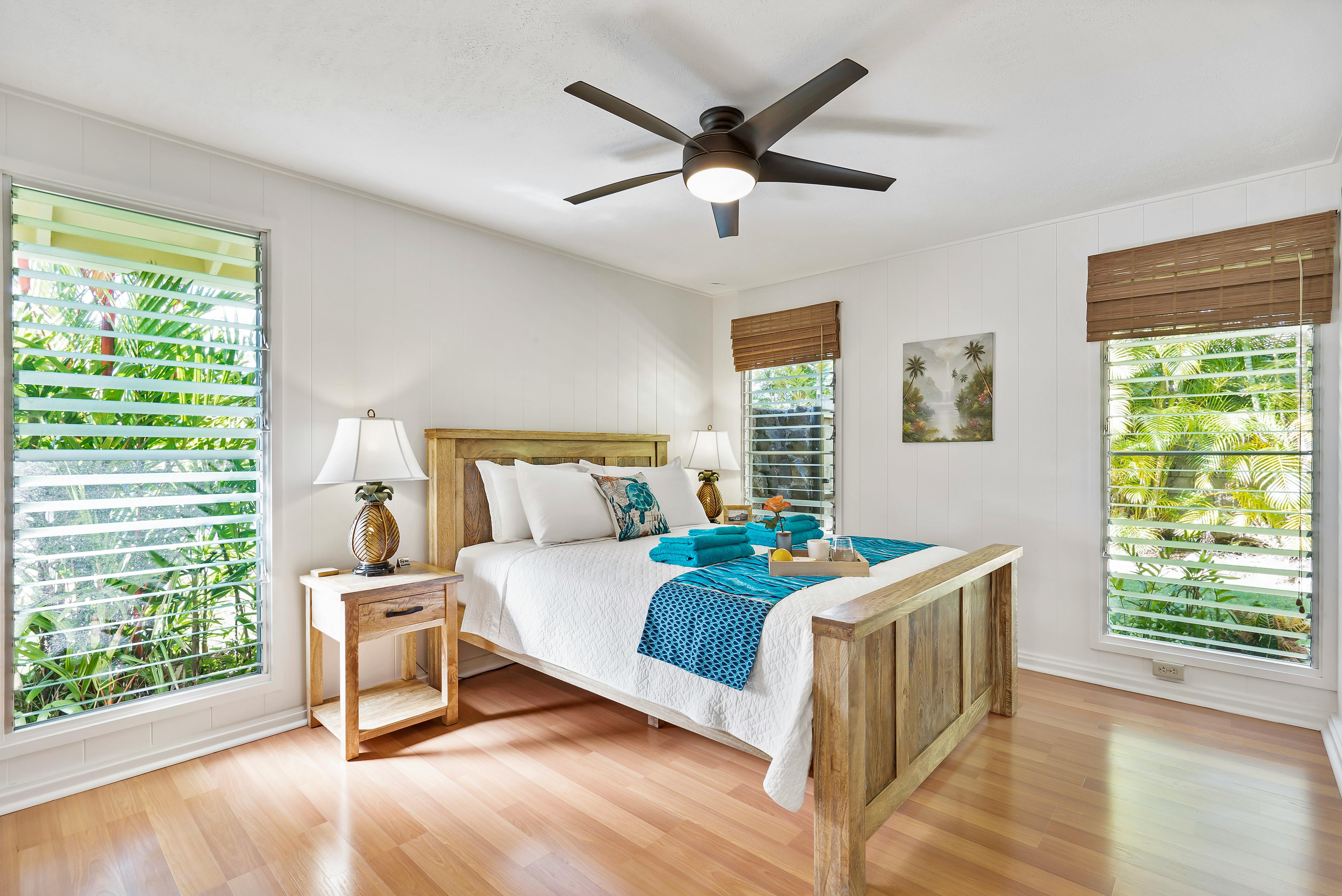 A bright resort bedroom | Source: Pexels