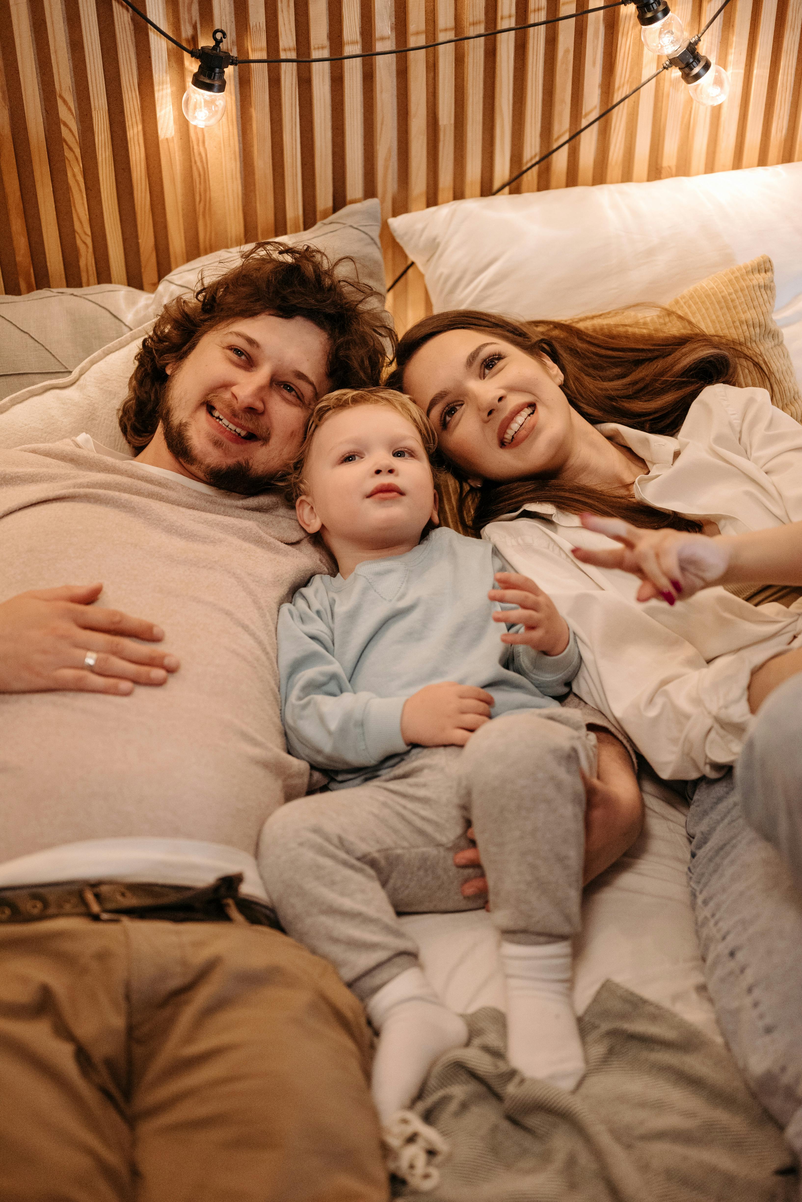 A happy young family | Source: Pexels