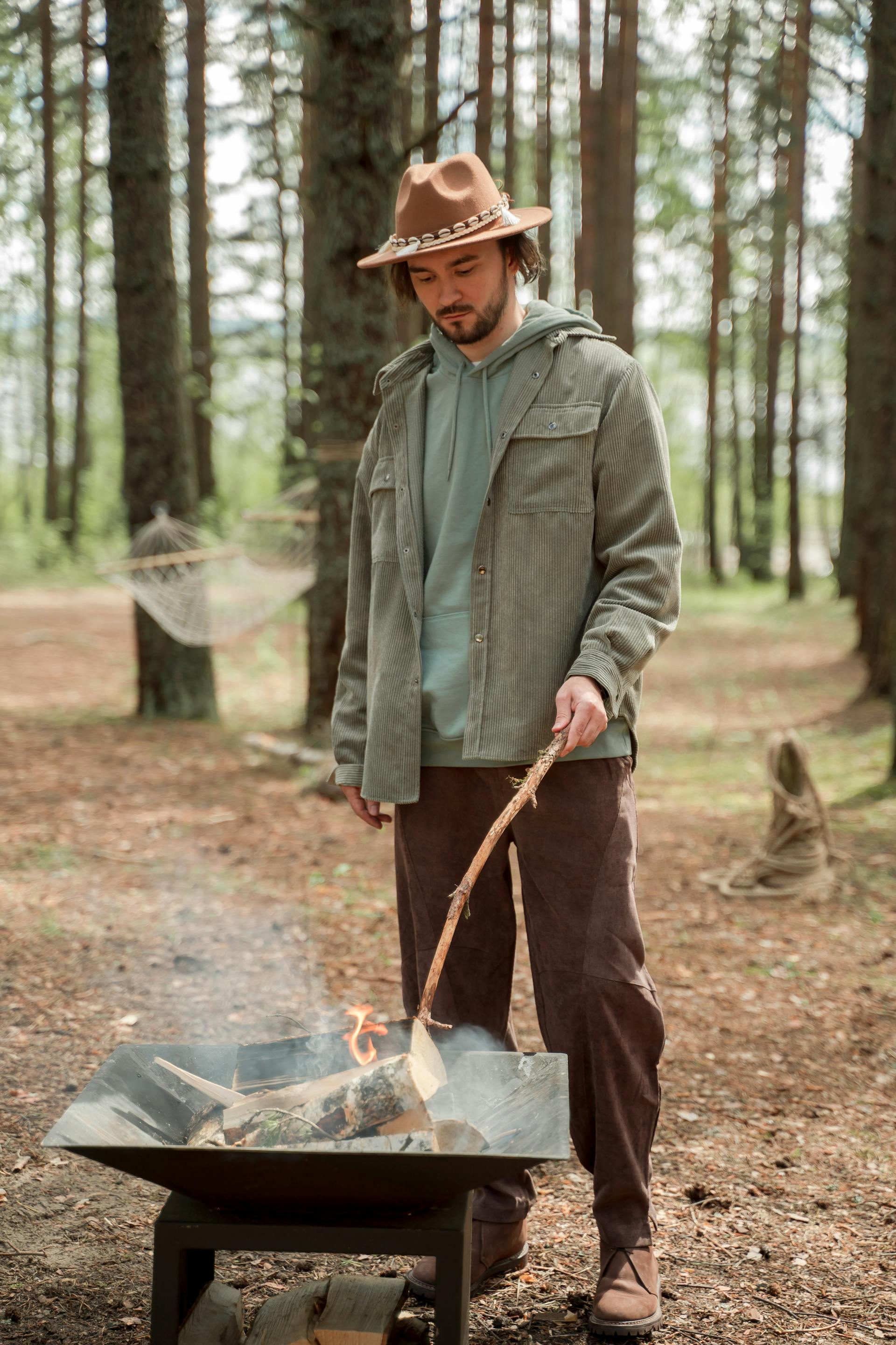 A man by a pit fire | Source: Pexels
