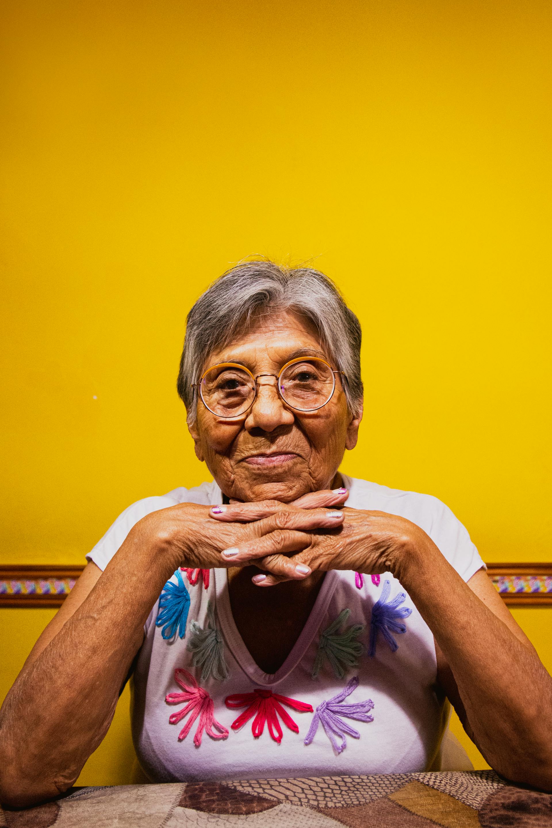 A woman with a satisfied smile | Source: Pexels
