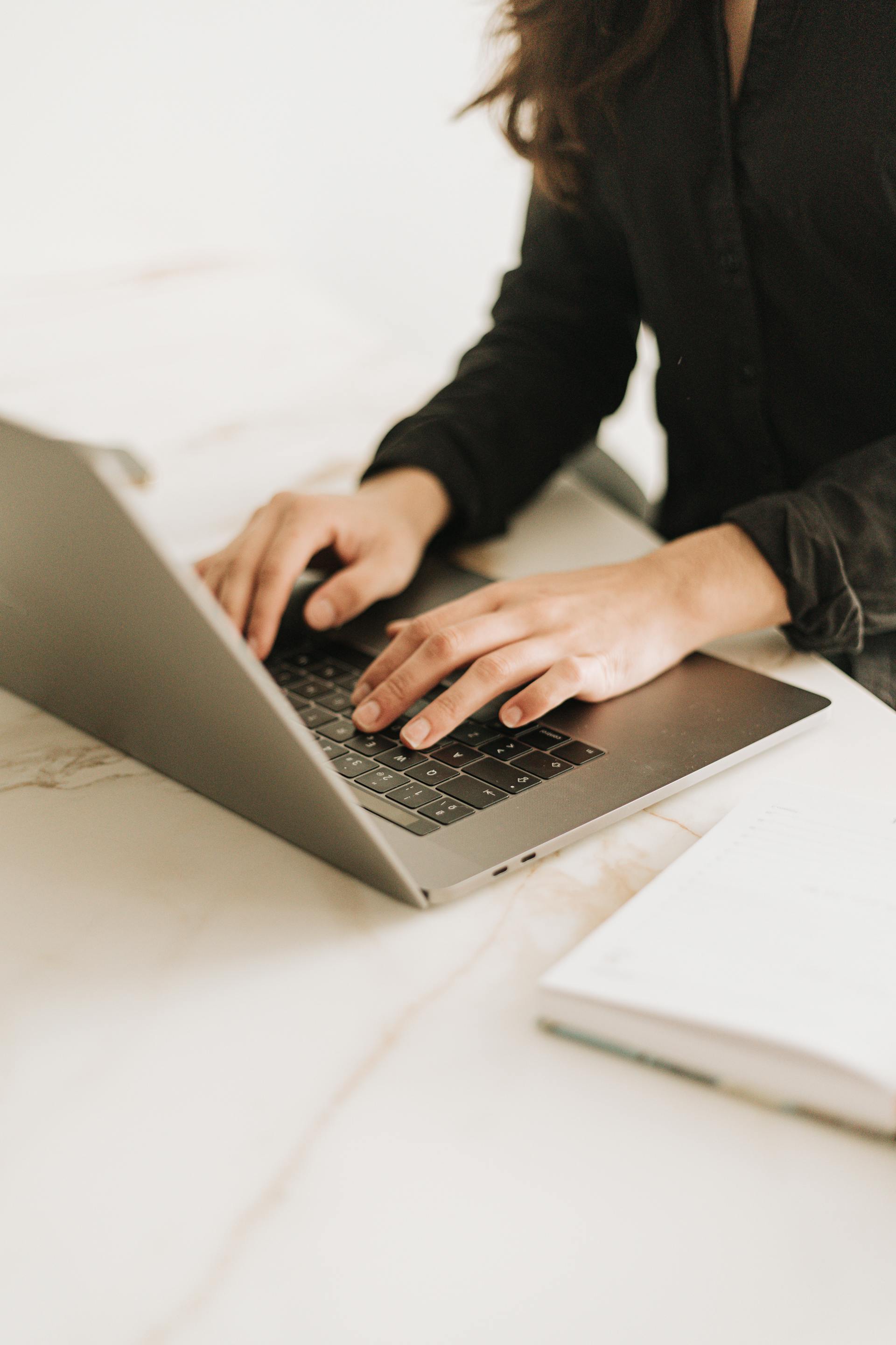 A woman working on her laptop | Source: Pexels