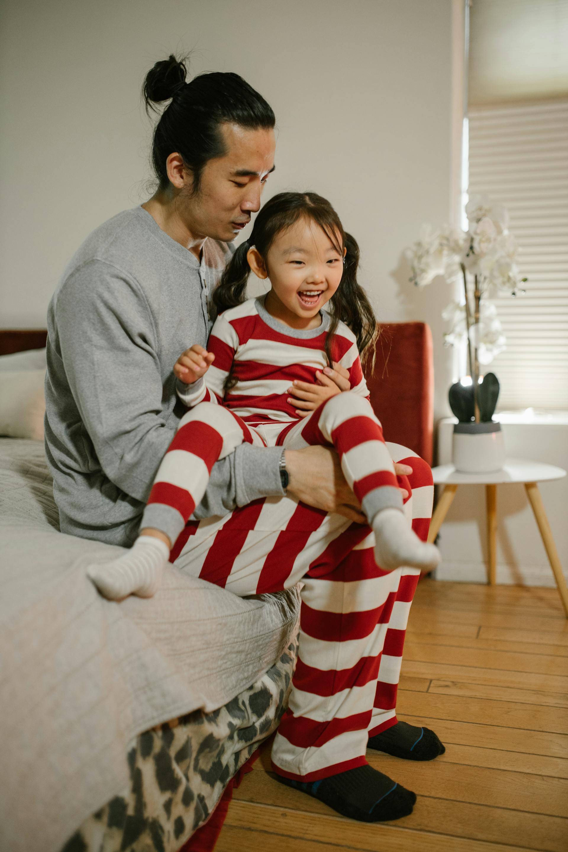 A father and daughter bonding | Source: Pexels