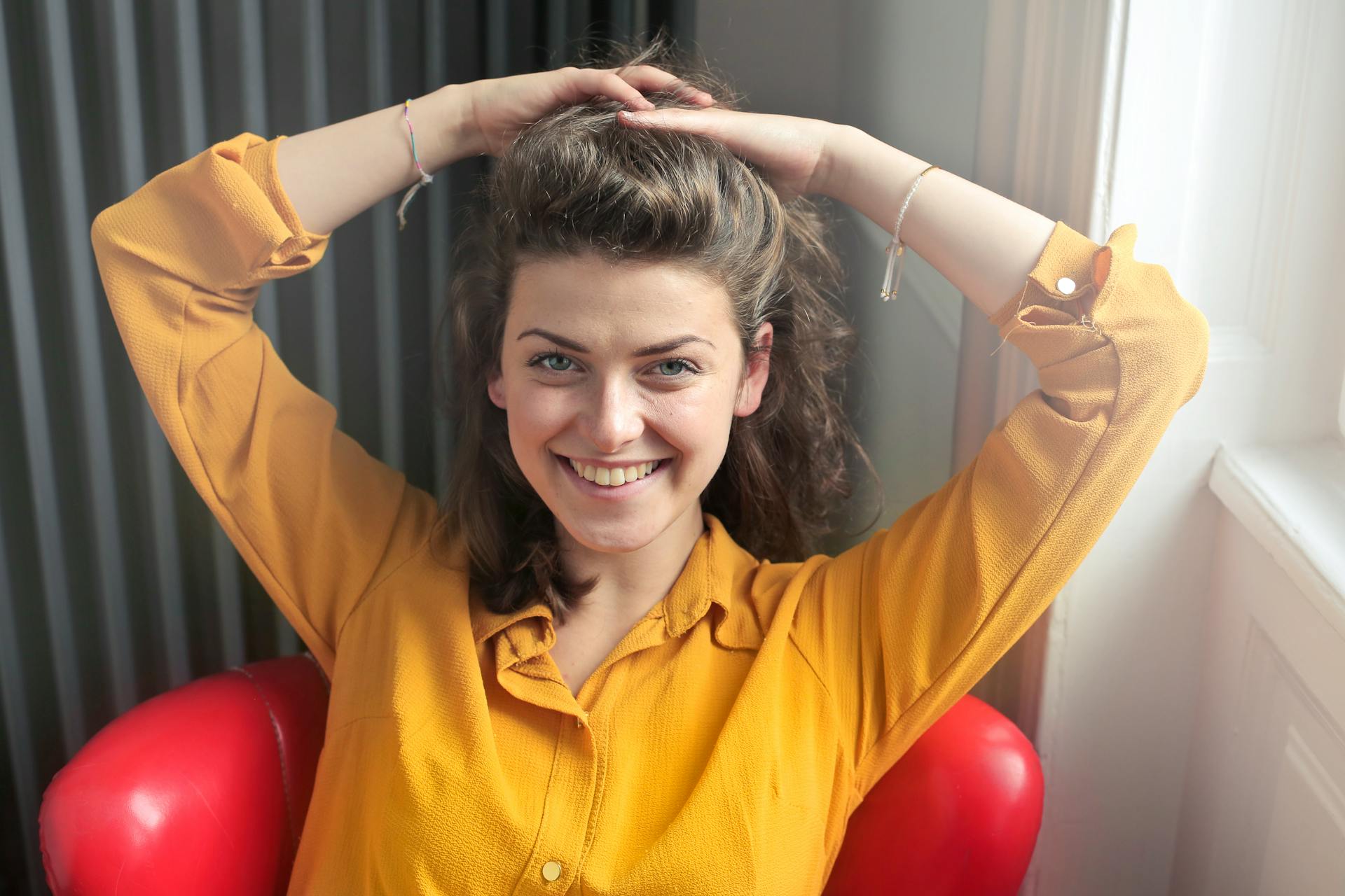 A woman smiling at someone | Source: Pexels