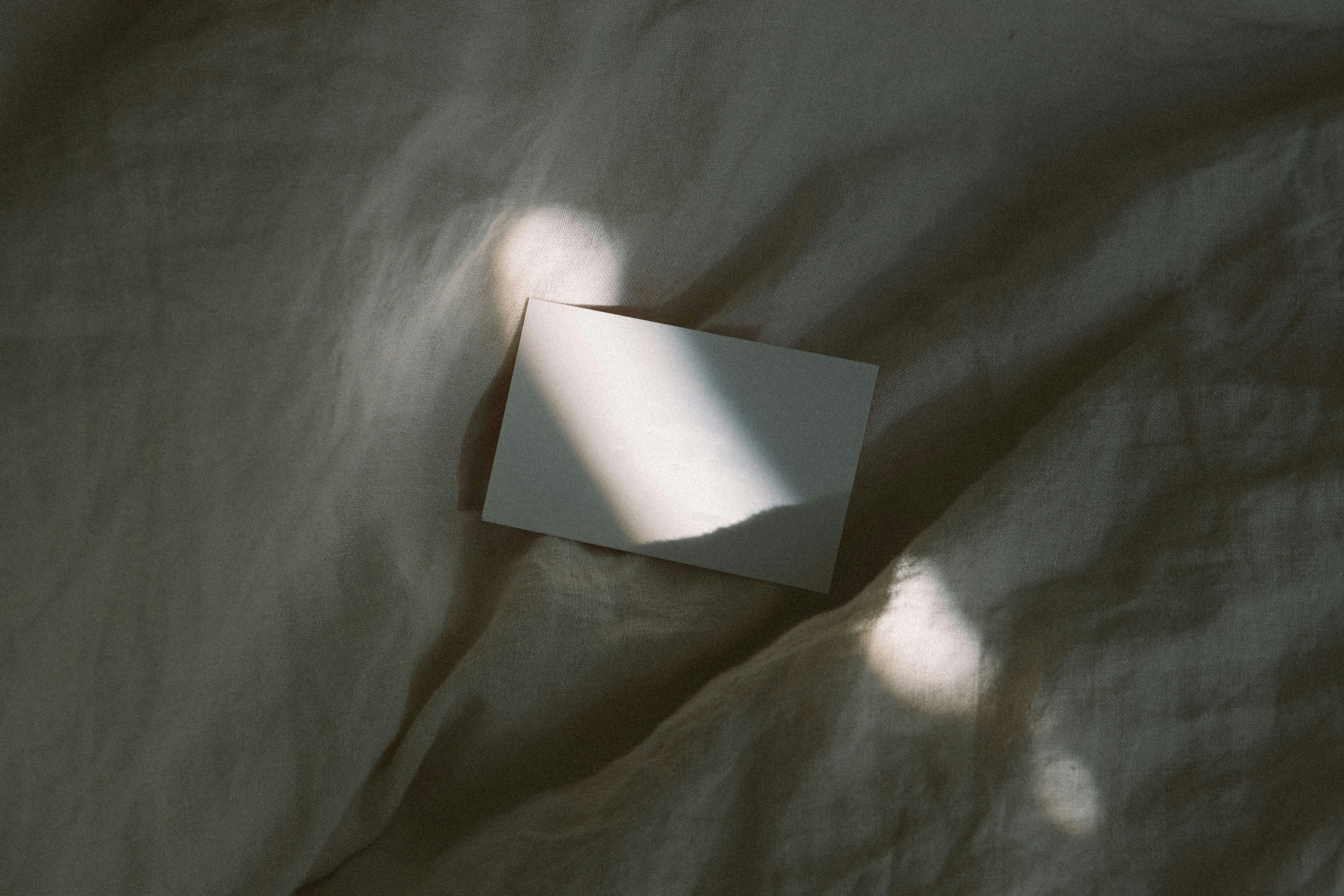 A folded piece of paper | Source: Unsplash