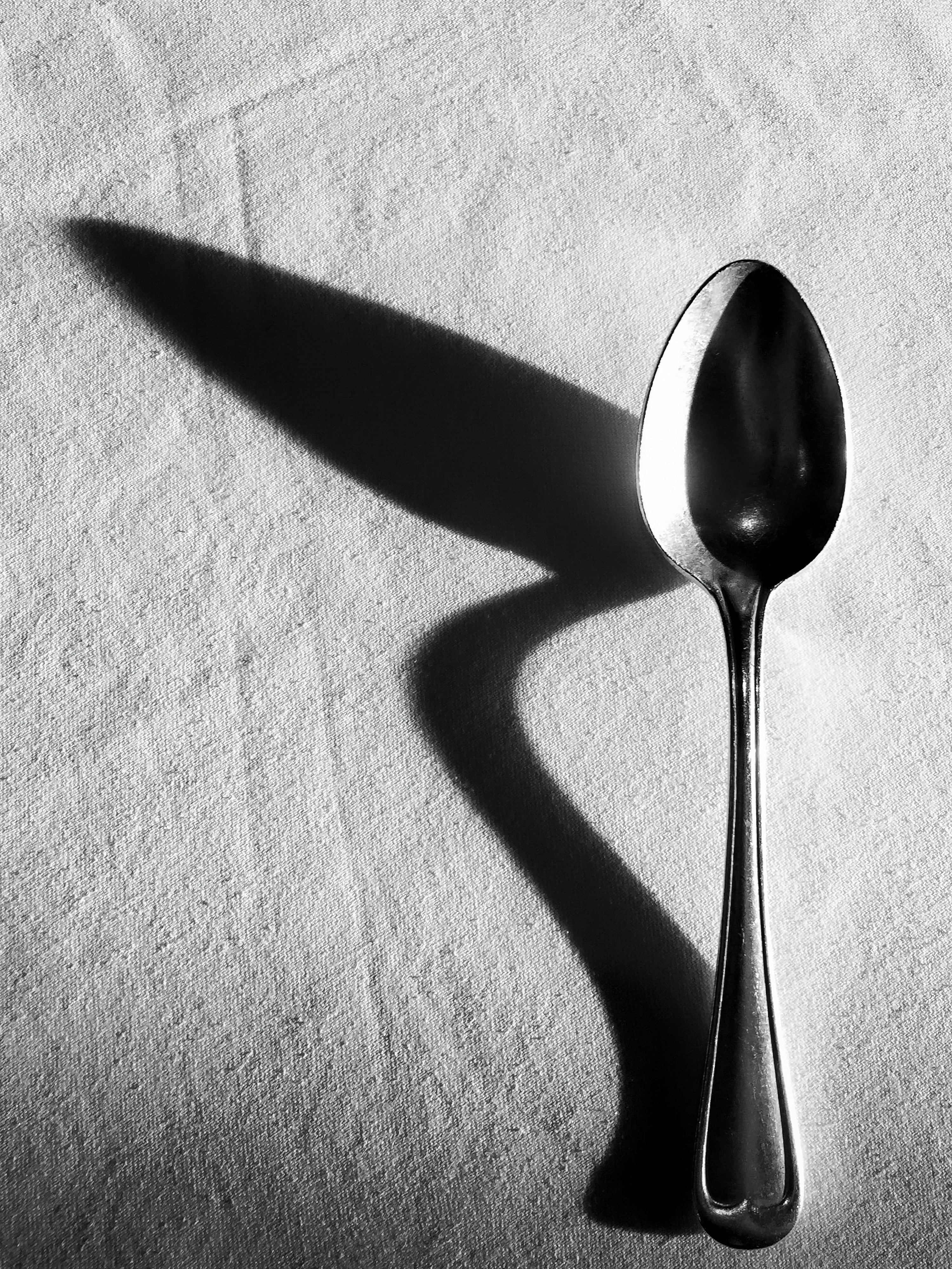 A silver spoon on a table | Source: Unsplash