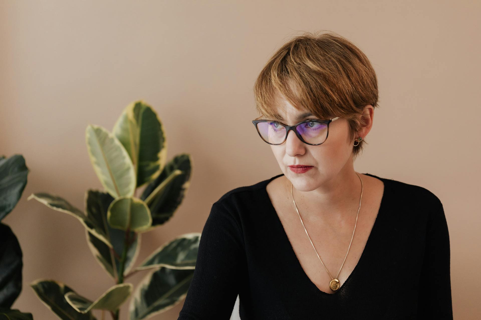 A woman thinking of a plan | Source: Pexels
