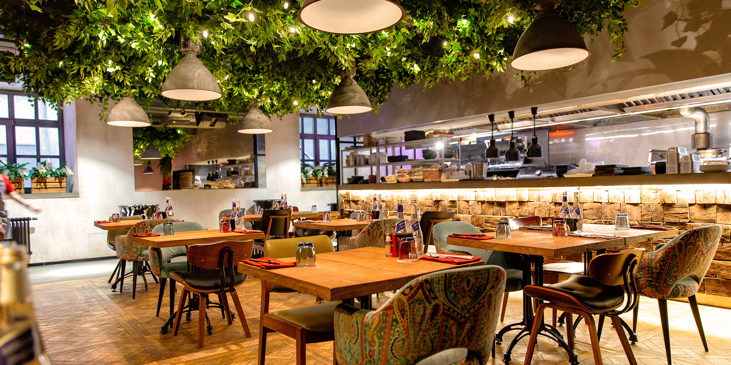 The interior of a restaurant | Source: Shutterstock