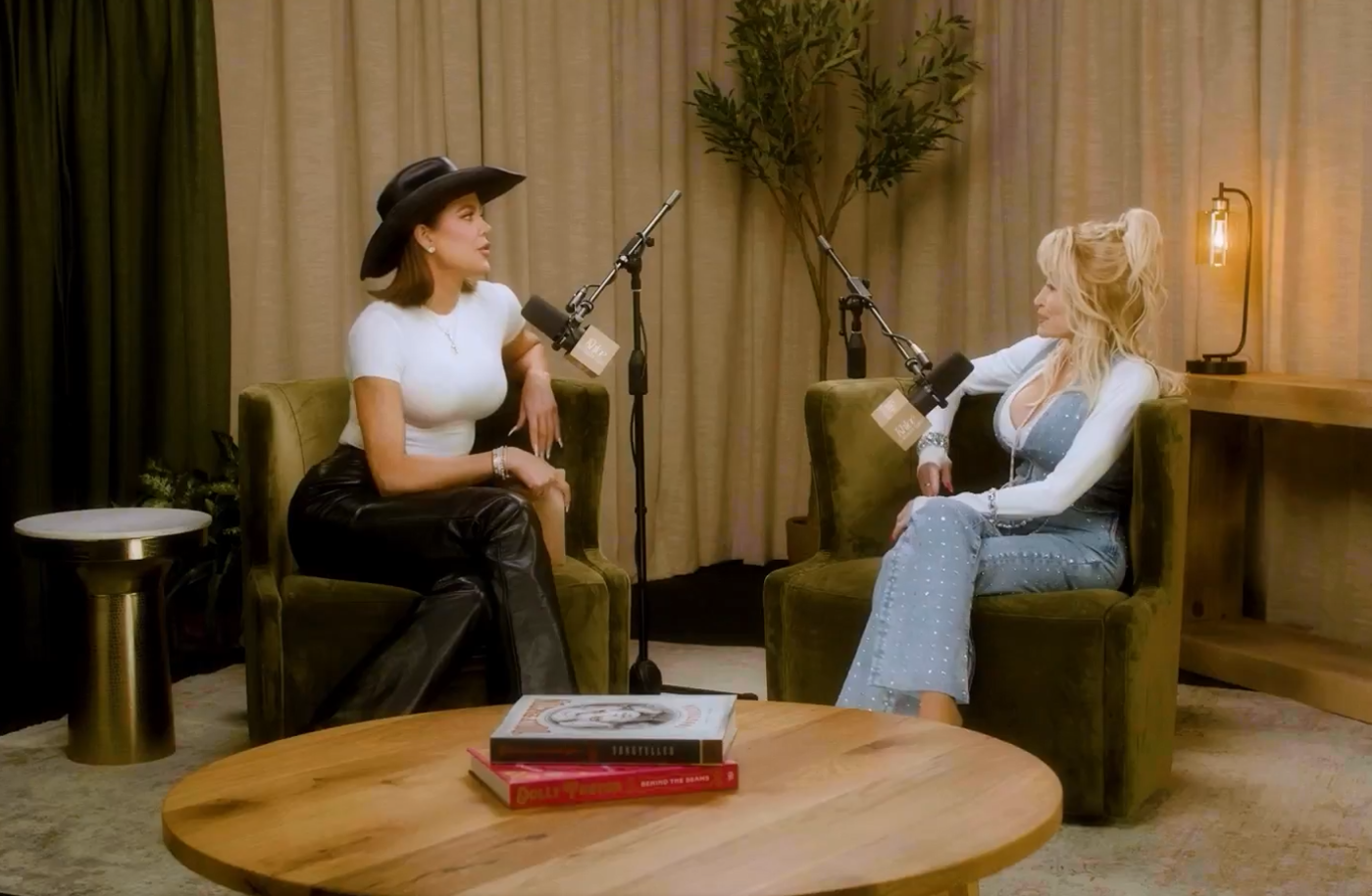 Khloe Kardashian and Dolly Parton on an episode of "Khloe in Wonderland," published on July 9, 2025. | Source: X/khloekardashian