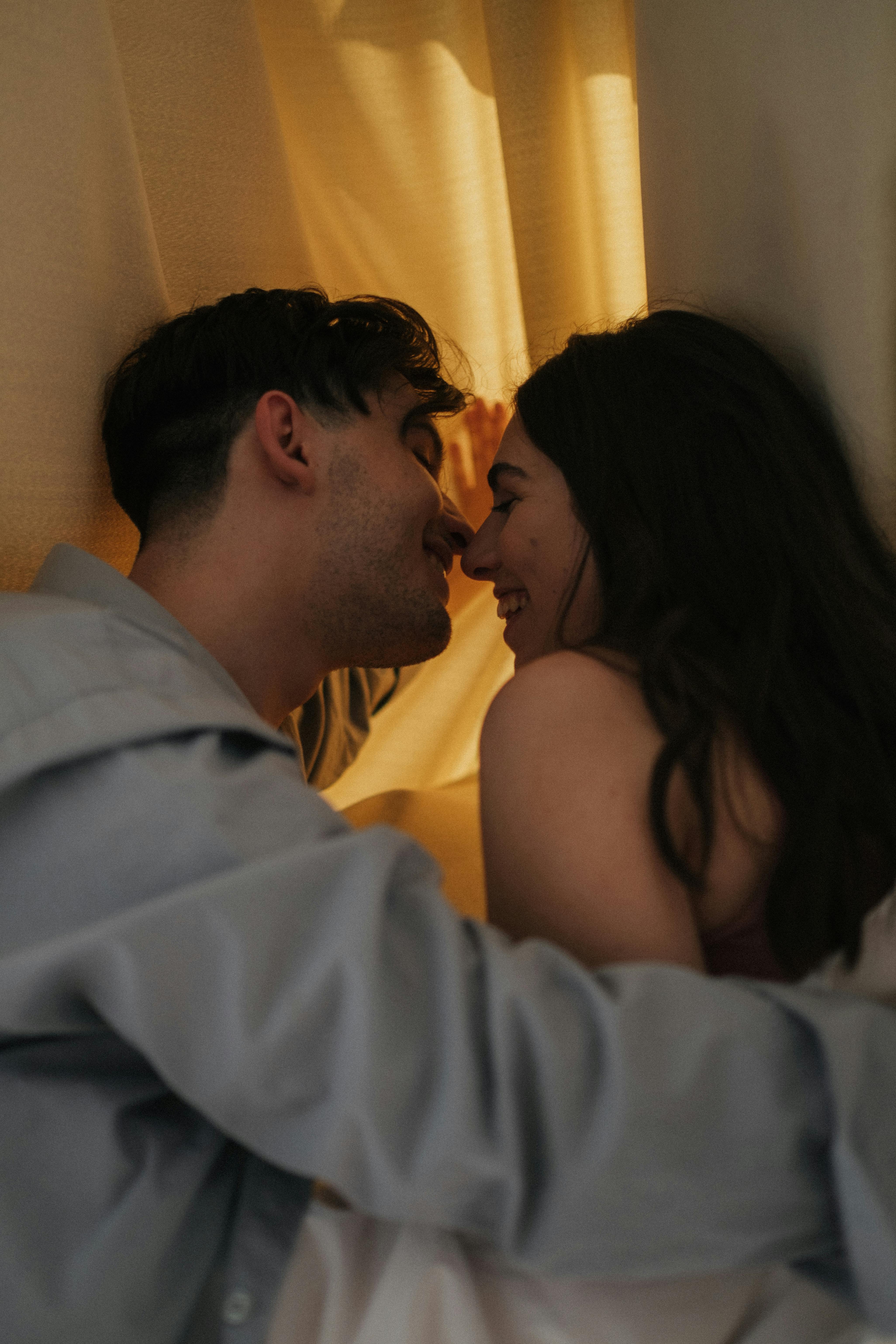 A couple in each other's embrace | Source: Pexels