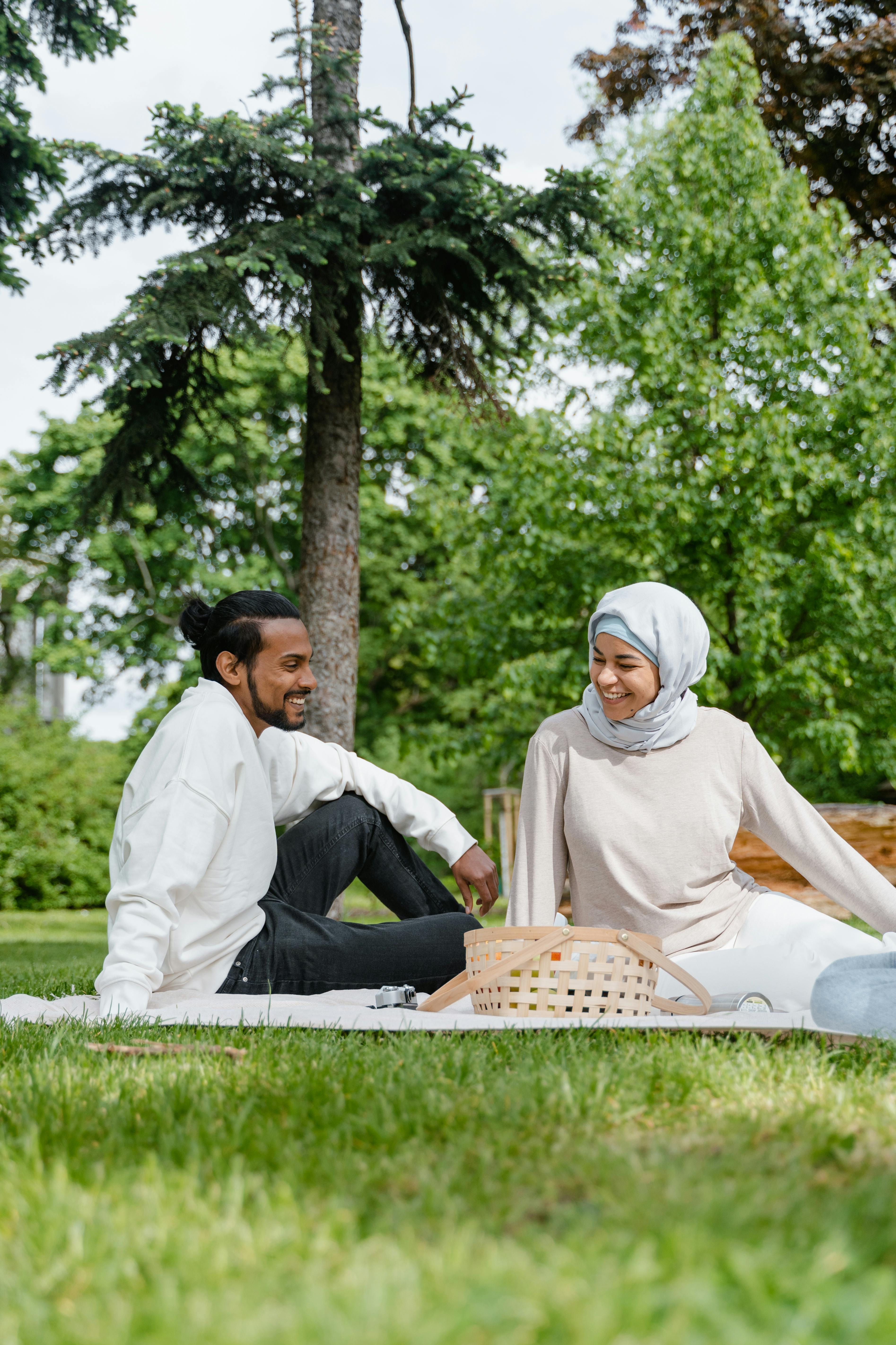 A couple sharing a laugh | Source: Pexels