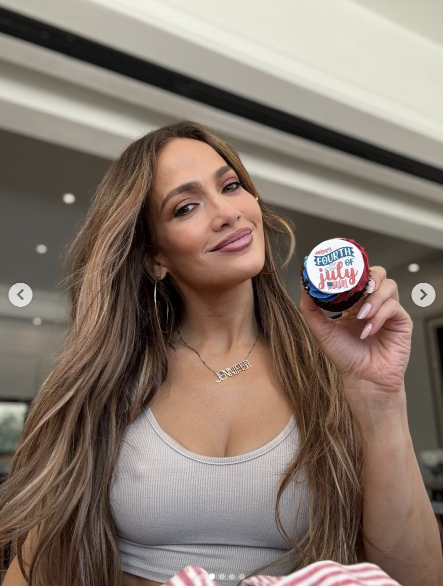 Jennifer Lopez holds up an Independence Day-themed cupcake on July 4, 2025 | Source: Instagram/jlo
