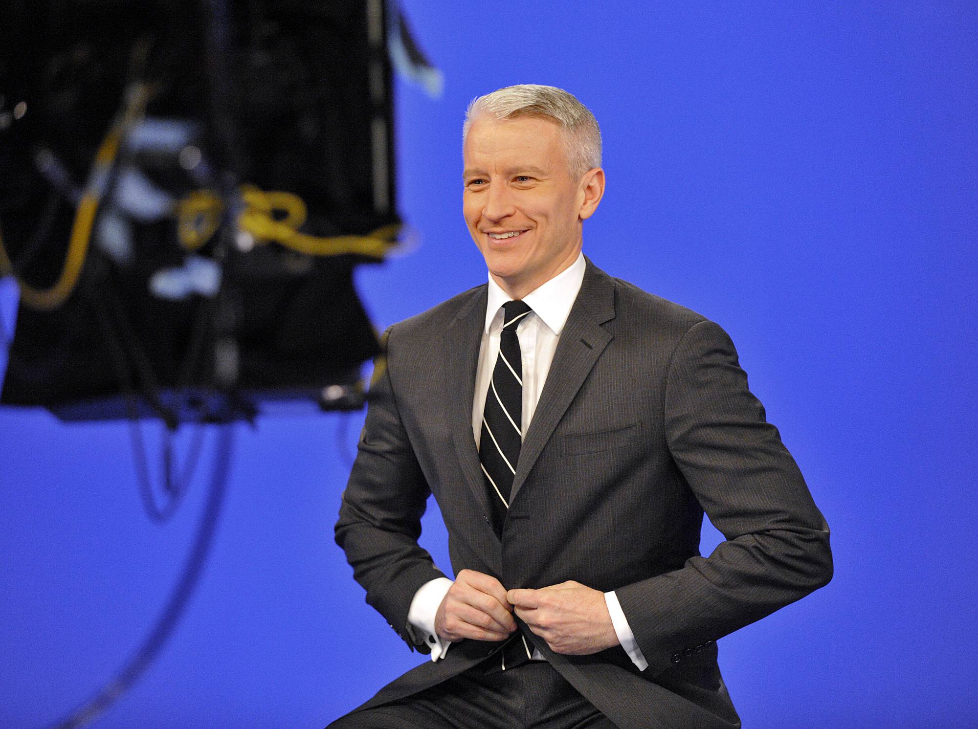 Behind the scenes with Anderson Cooper while taping a segment for "60 Minutes" on March 24, 2010 | Source: Getty Images