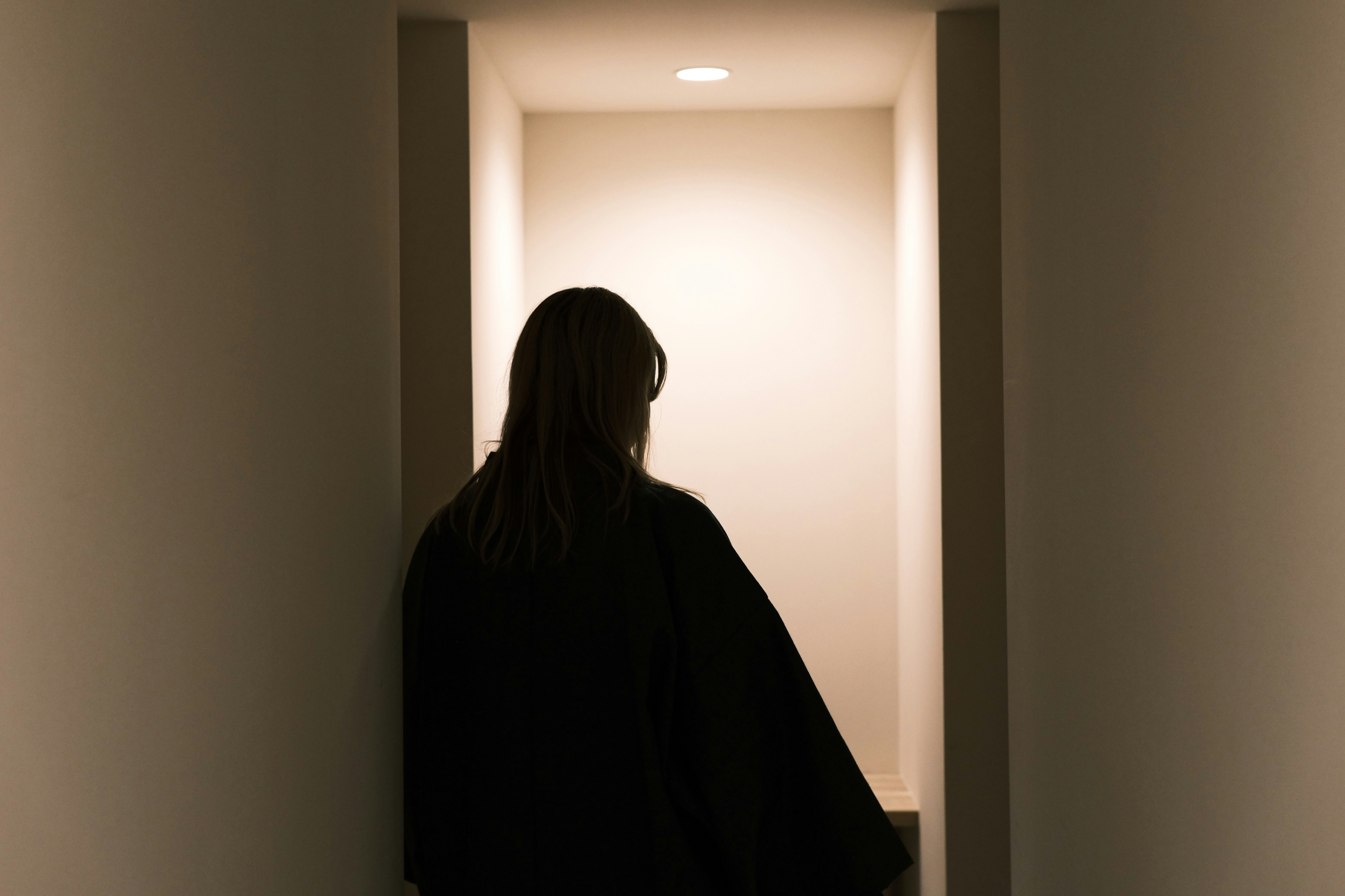 A person standing in a hallway | Source: Unsplash