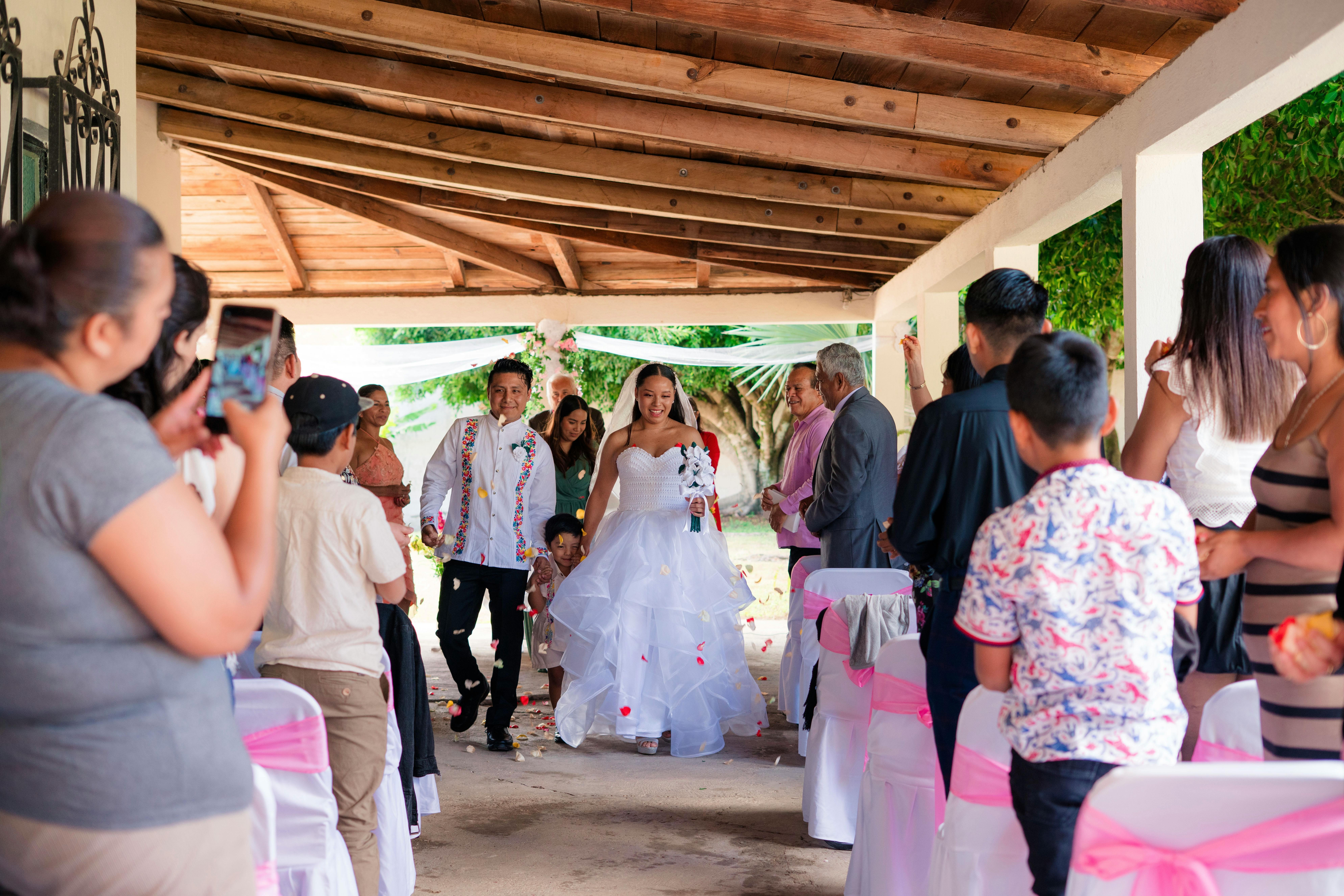 A happy bride and groom | Source: Pexels