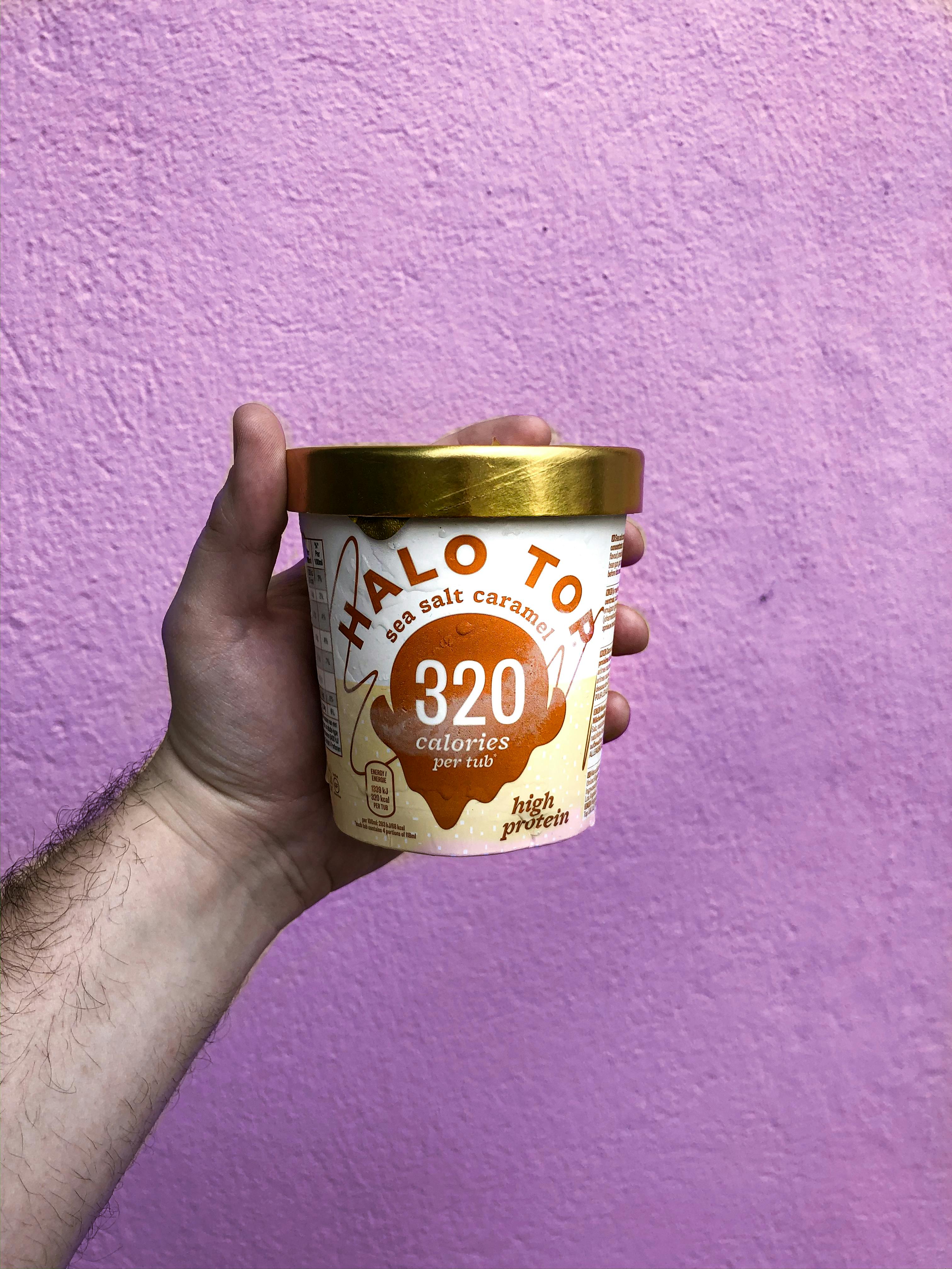 A man holding a container of ice cream | Source: Pexels