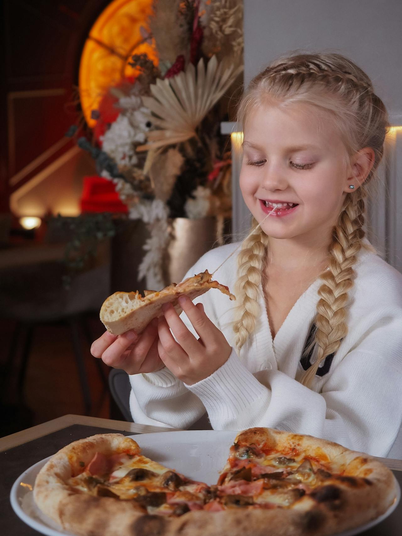 A girl eating pizza | Source: Pexels