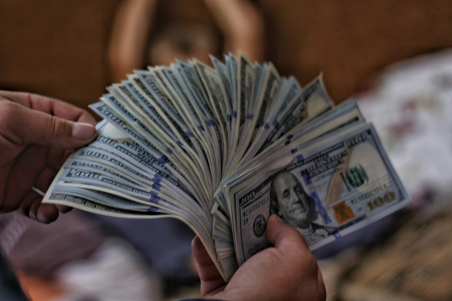 A man holding money | Source: Unsplash