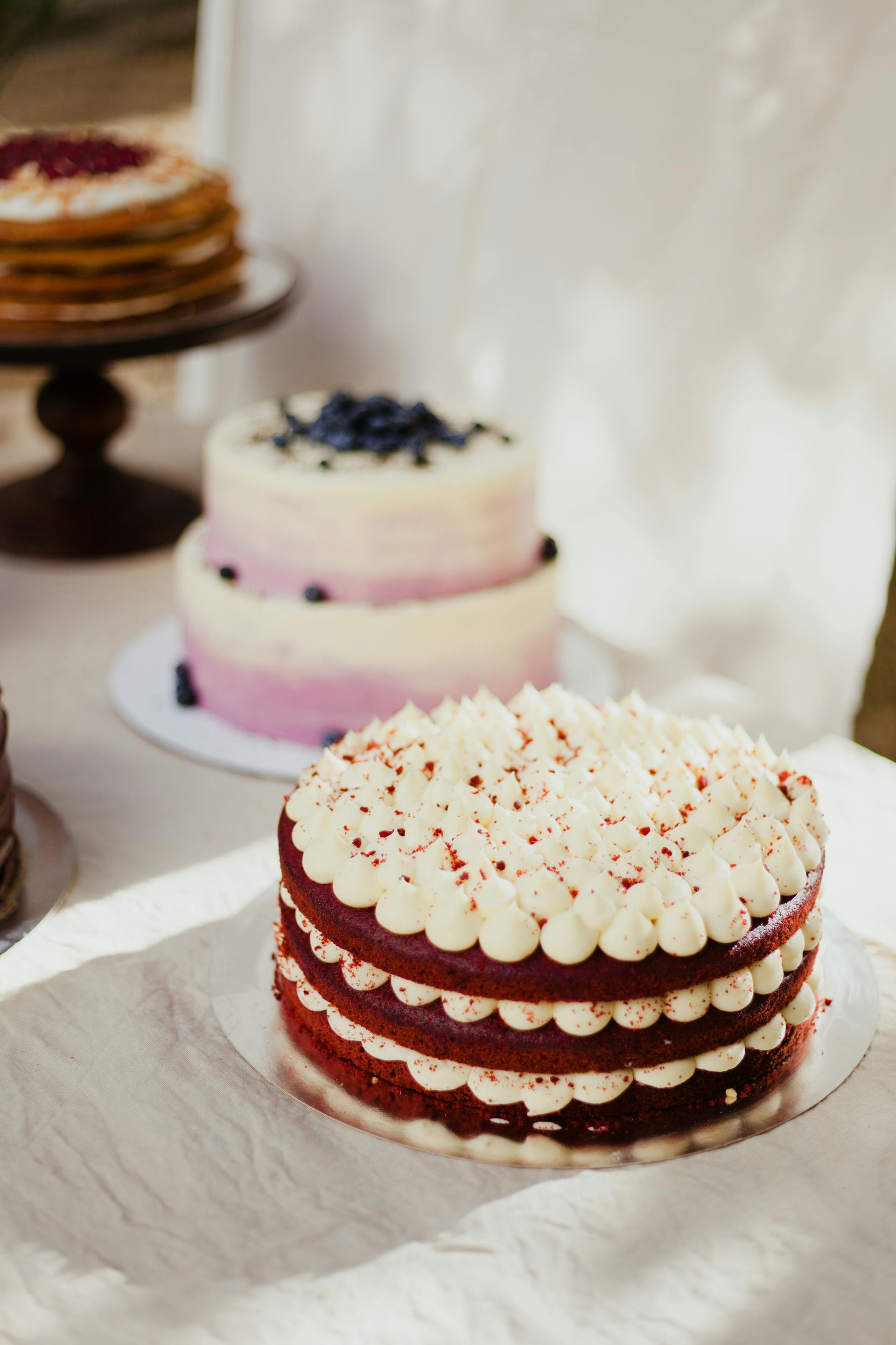 Cakes placed on a table | Source: Pexels