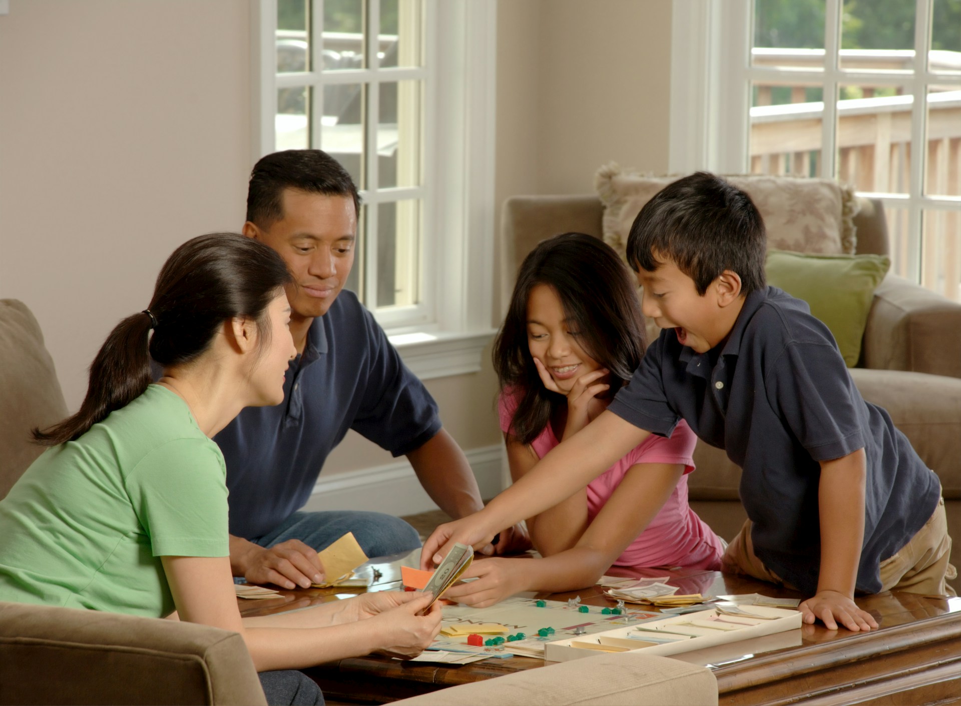 A family playing a board game | Source: Unsplash