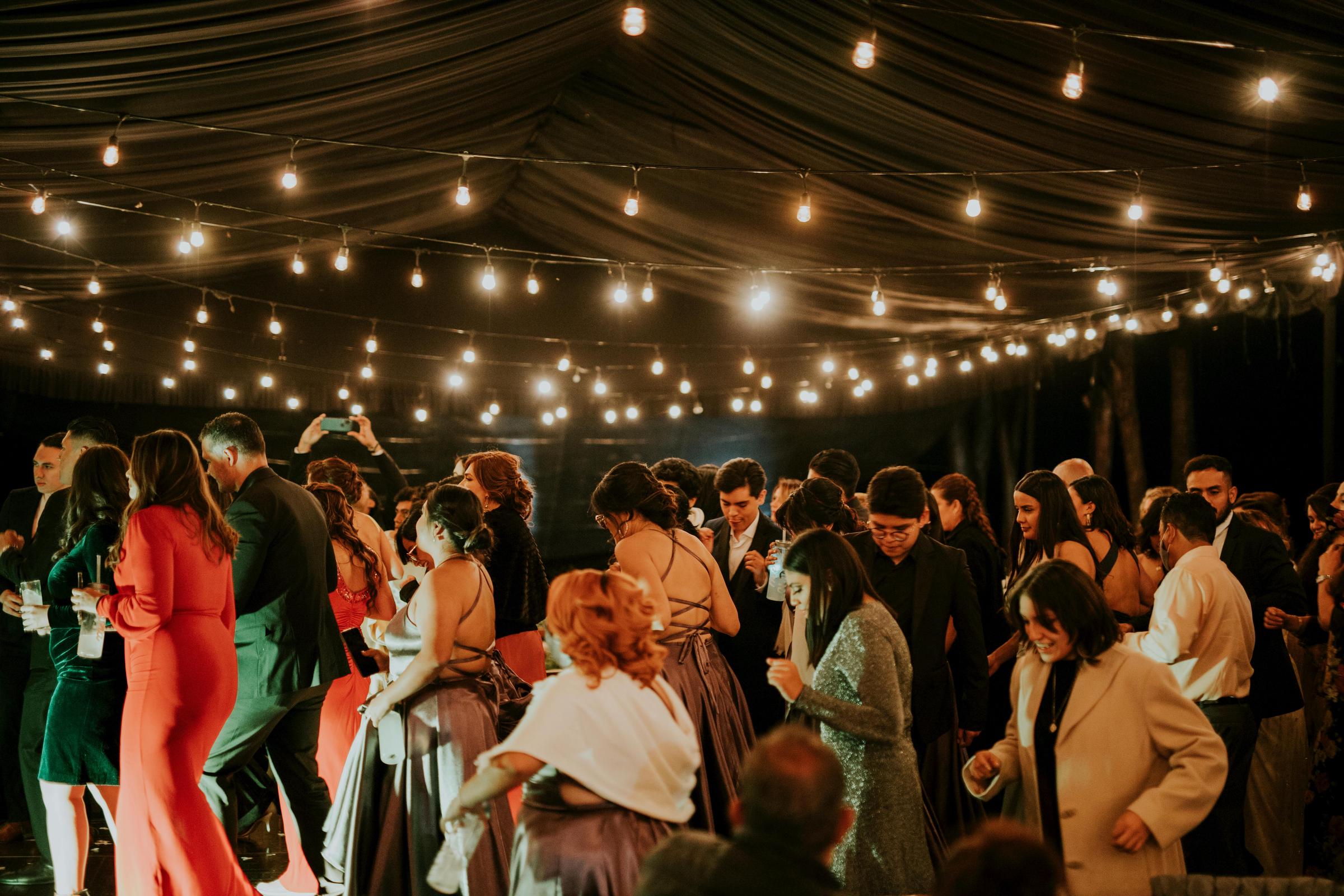 A crowd at a wedding reception | Source: Pexels