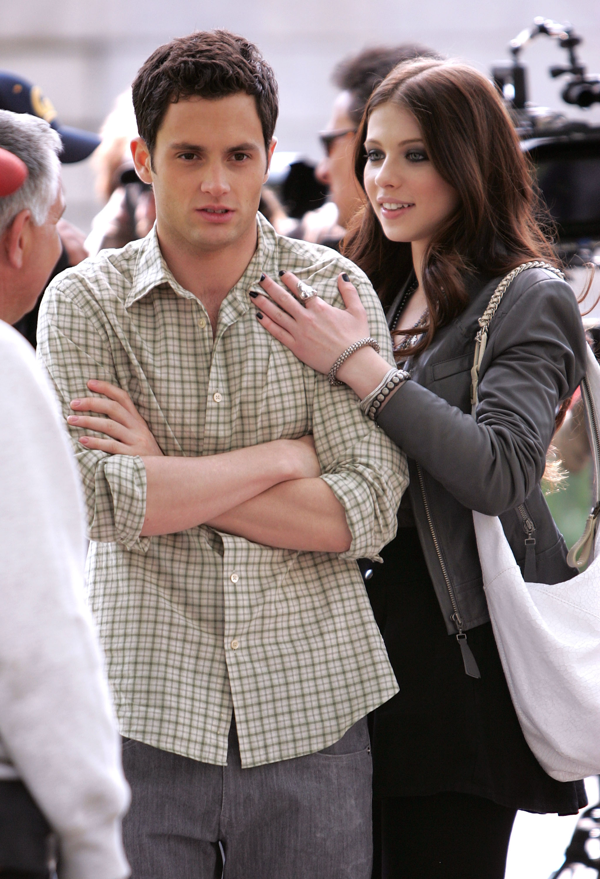 Penn Badgley and actress Michelle Trachtenberg film on the set of "Gossip Girl" on April 30, 2008, in New York City. | Source: Getty Images