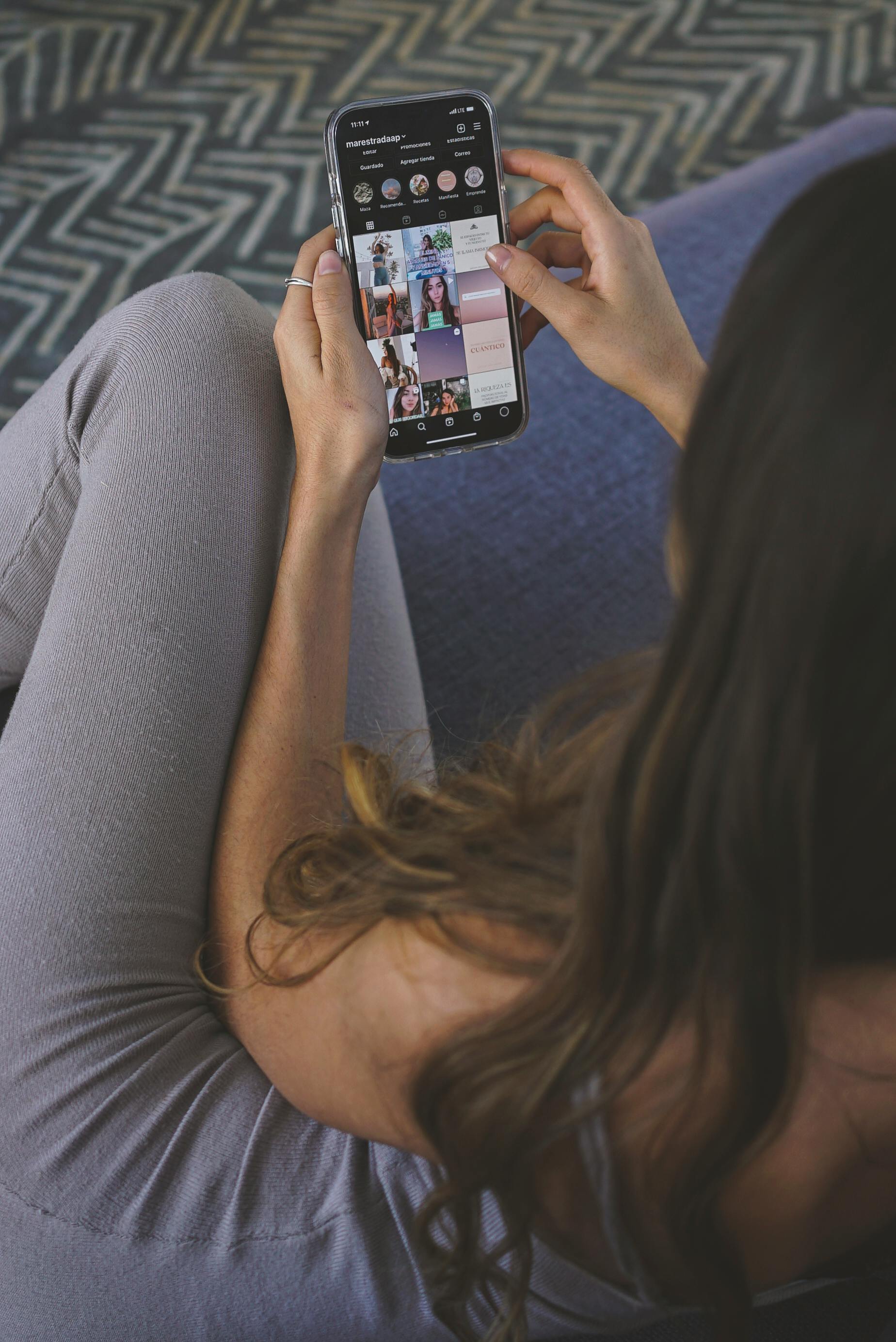 A woman using her phone | Source: Pexels