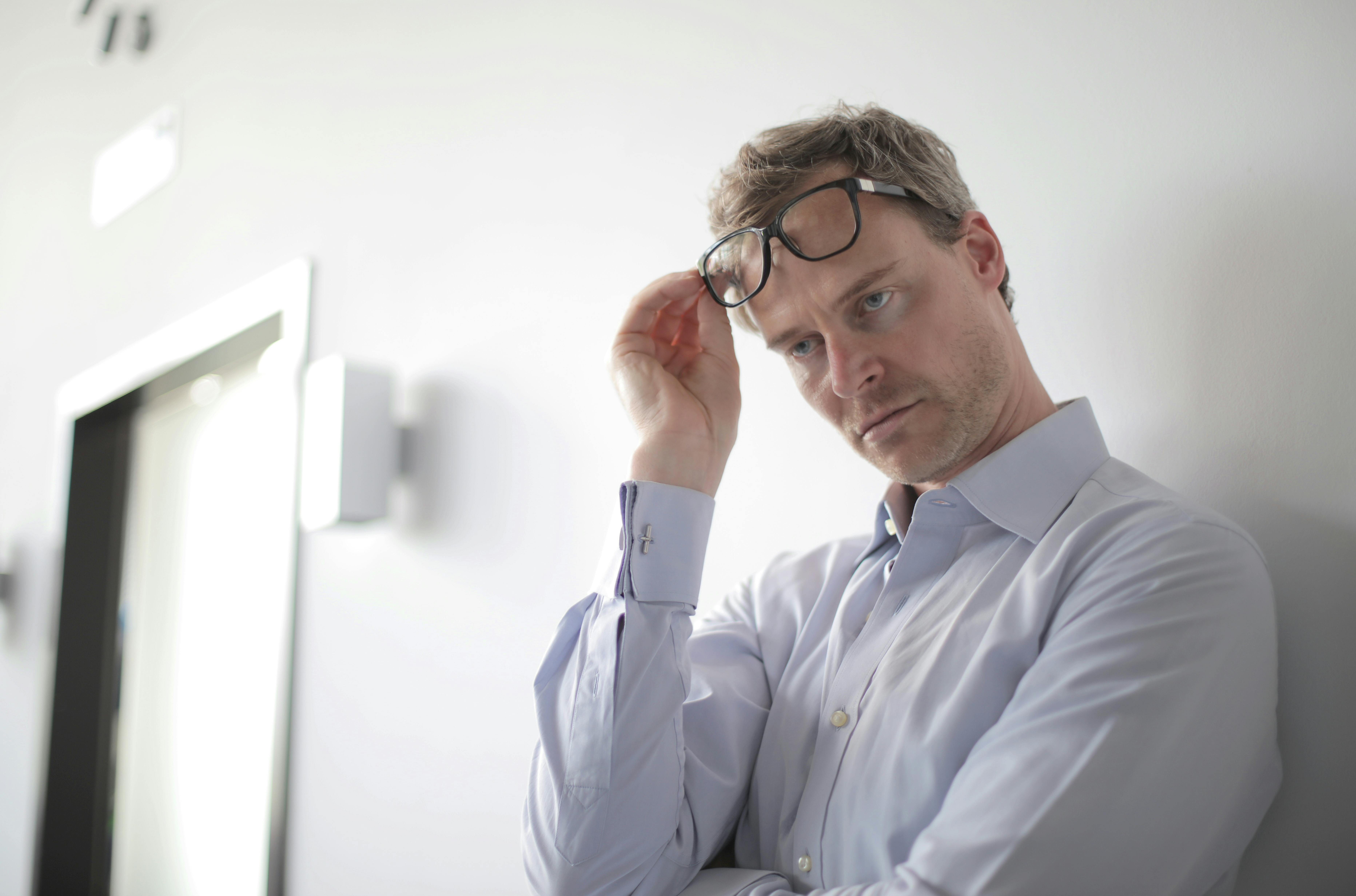 A man standing with his glasses on his head | Source: Pexels