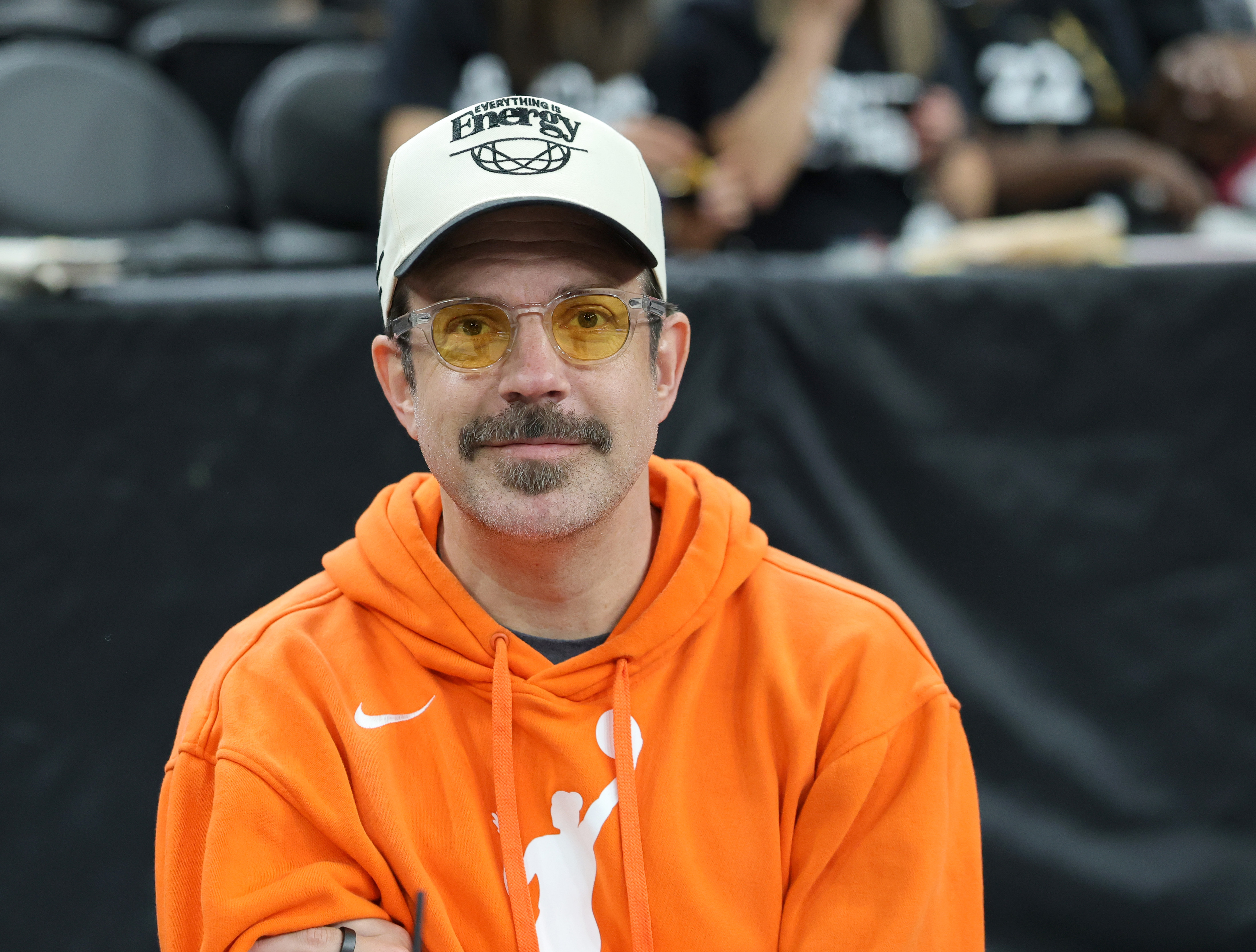 Jason Sudeikis poses at halftime of a game between the Indiana Fever and the Las Vegas Aces at T-Mobile Arena on June 22, 2025 in Las Vegas, Nevada | Source: Getty Images