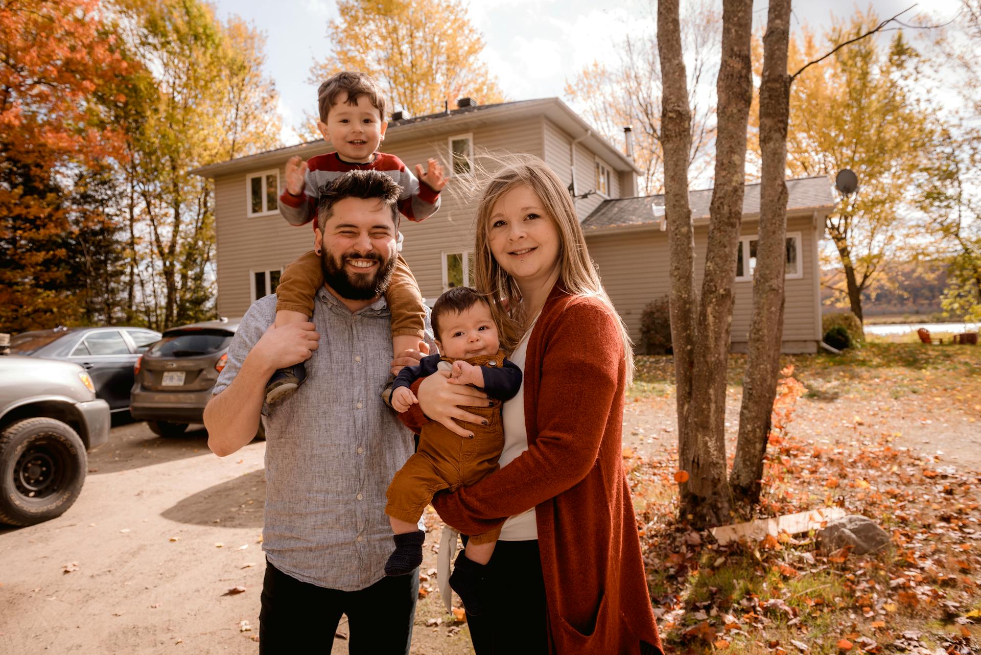 A happy family standing outside a house | Source: Pexels