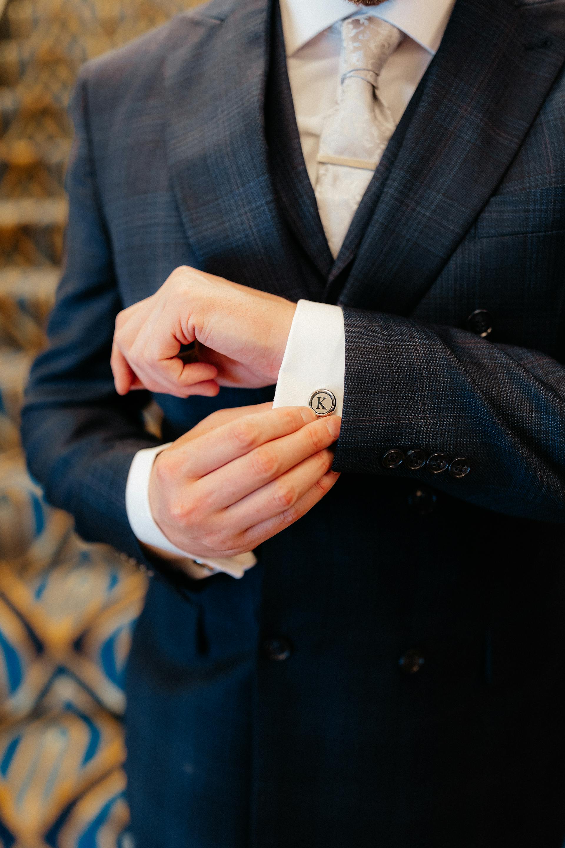 A close-up shot of a man's suit | Source: Pexels