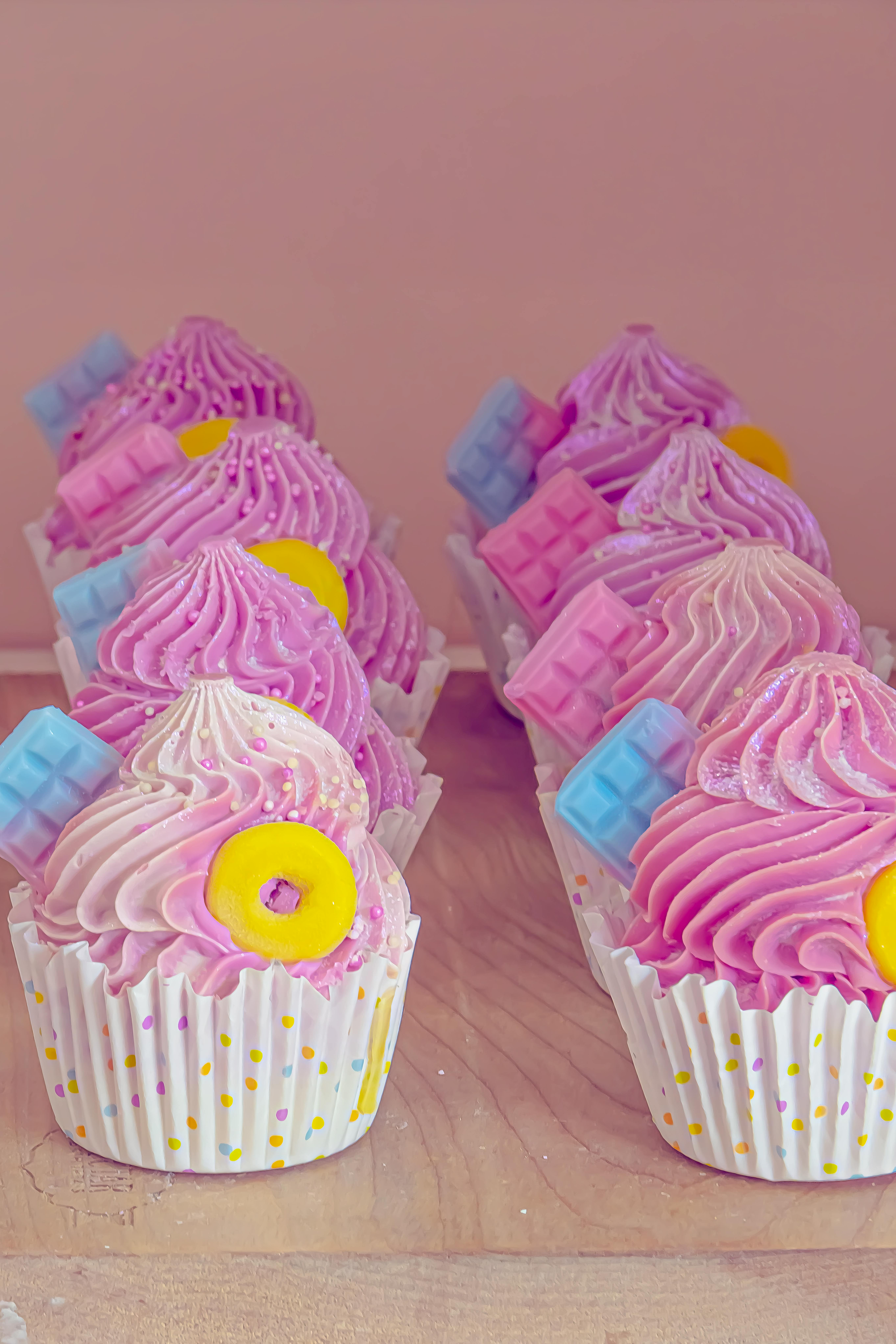 Colorful cupcakes | Source: Pexels