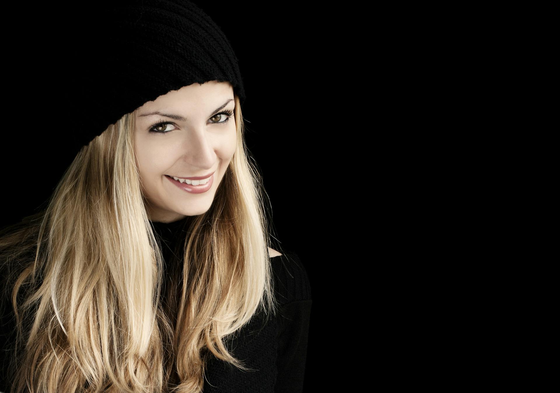 A woman smiling at someone | Source: Pexels