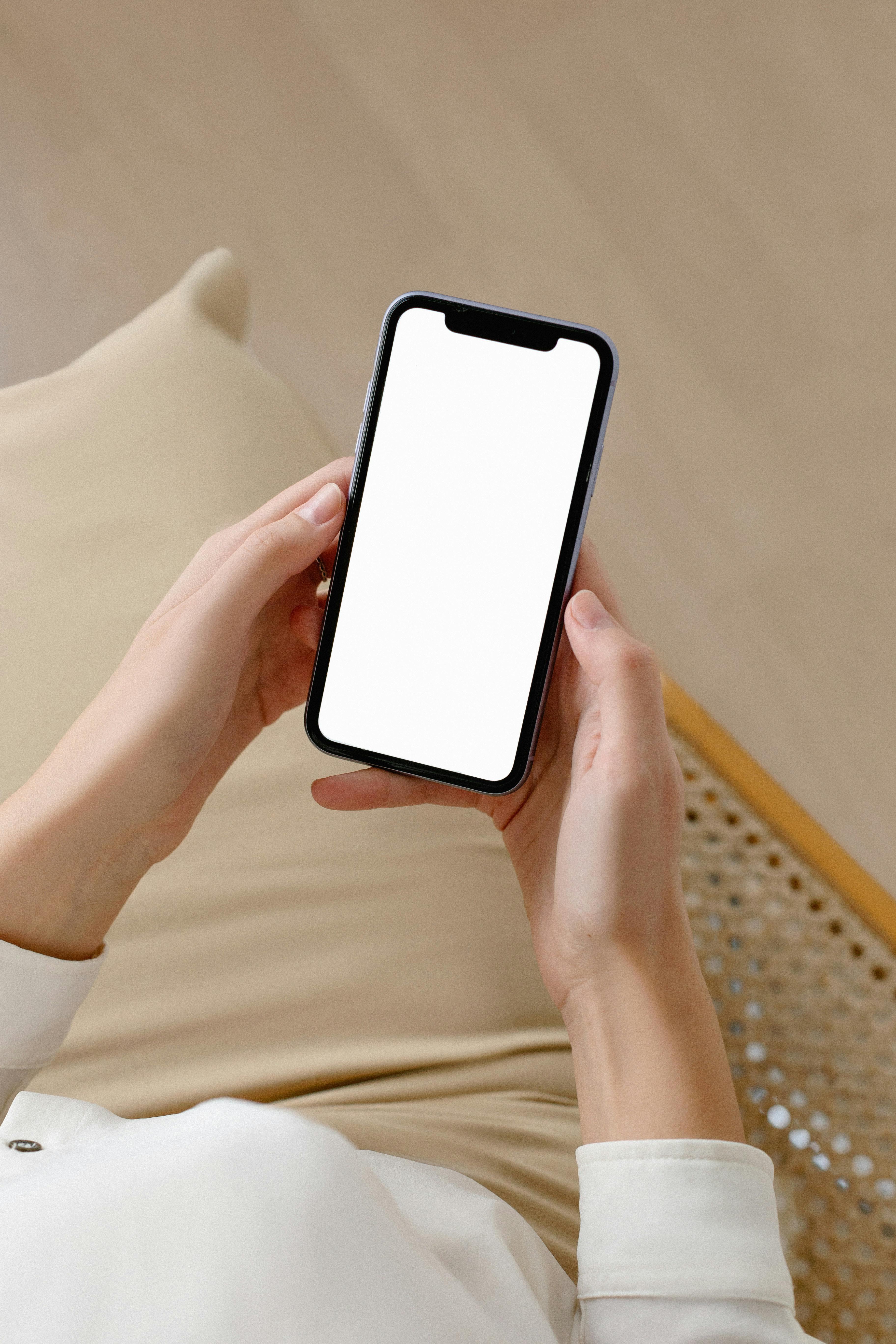 A person holding a phone | Source: Pexels