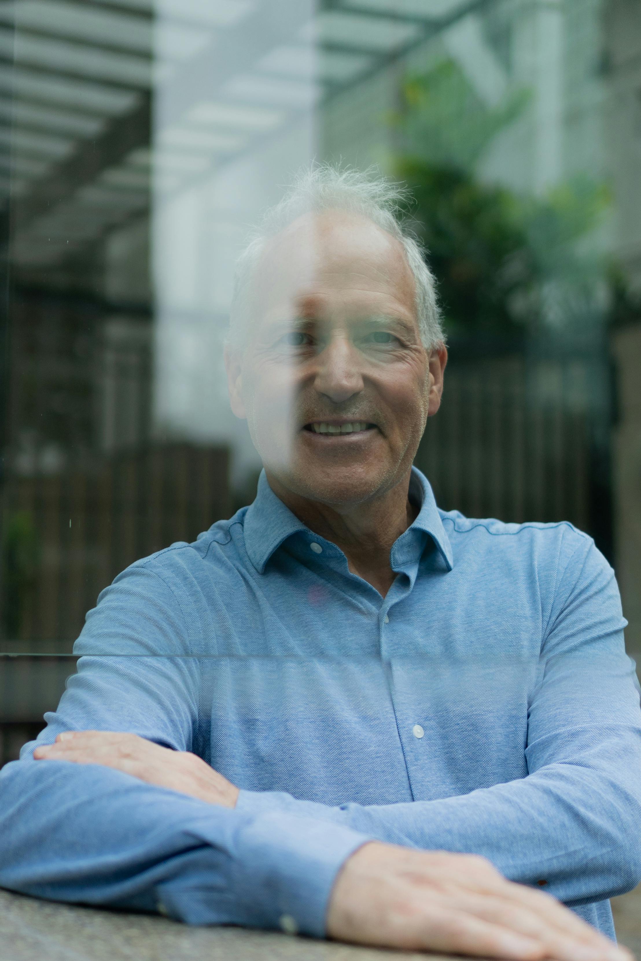A smiling older man | Source: Pexels