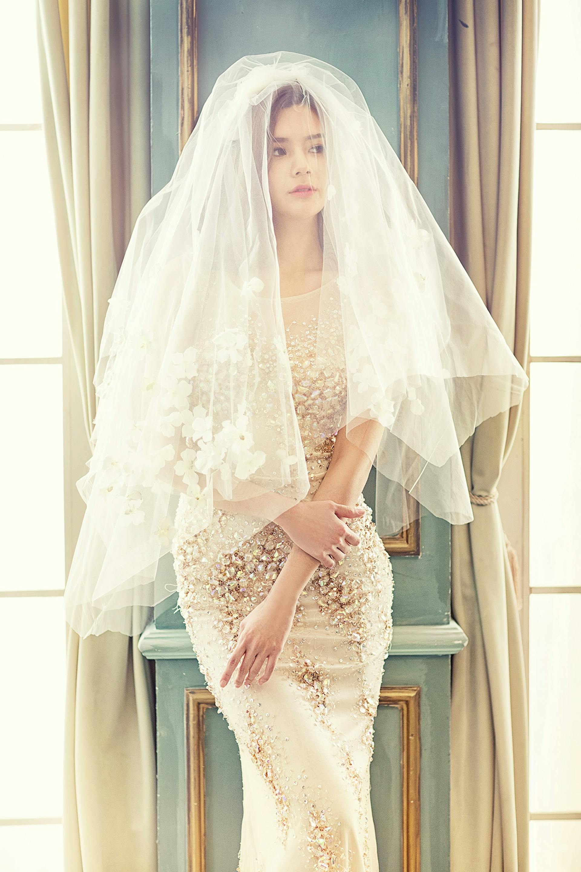 A confused and uncertain-looking bride | Source: Pexels