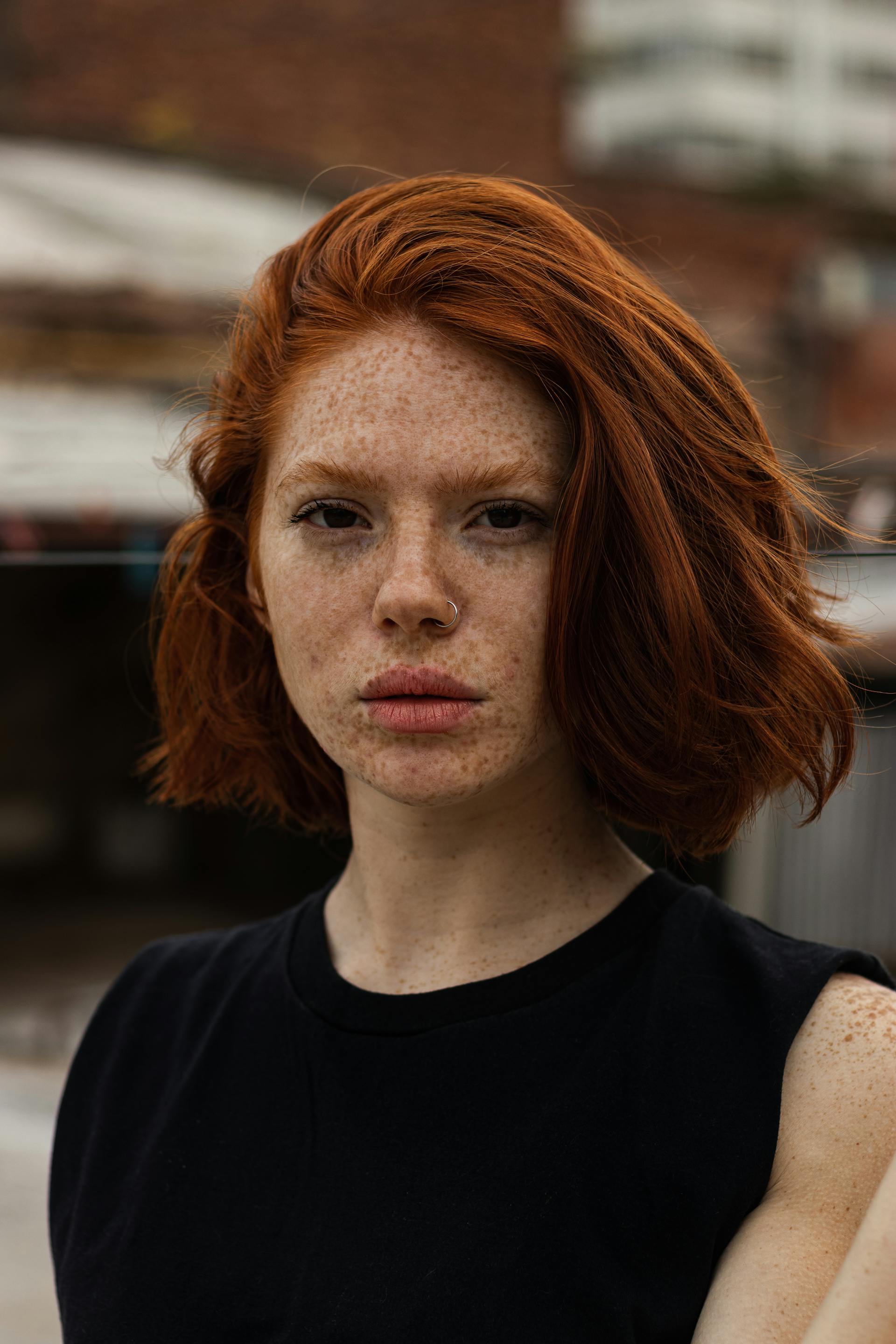 A young woman frowning | Source: Pexels